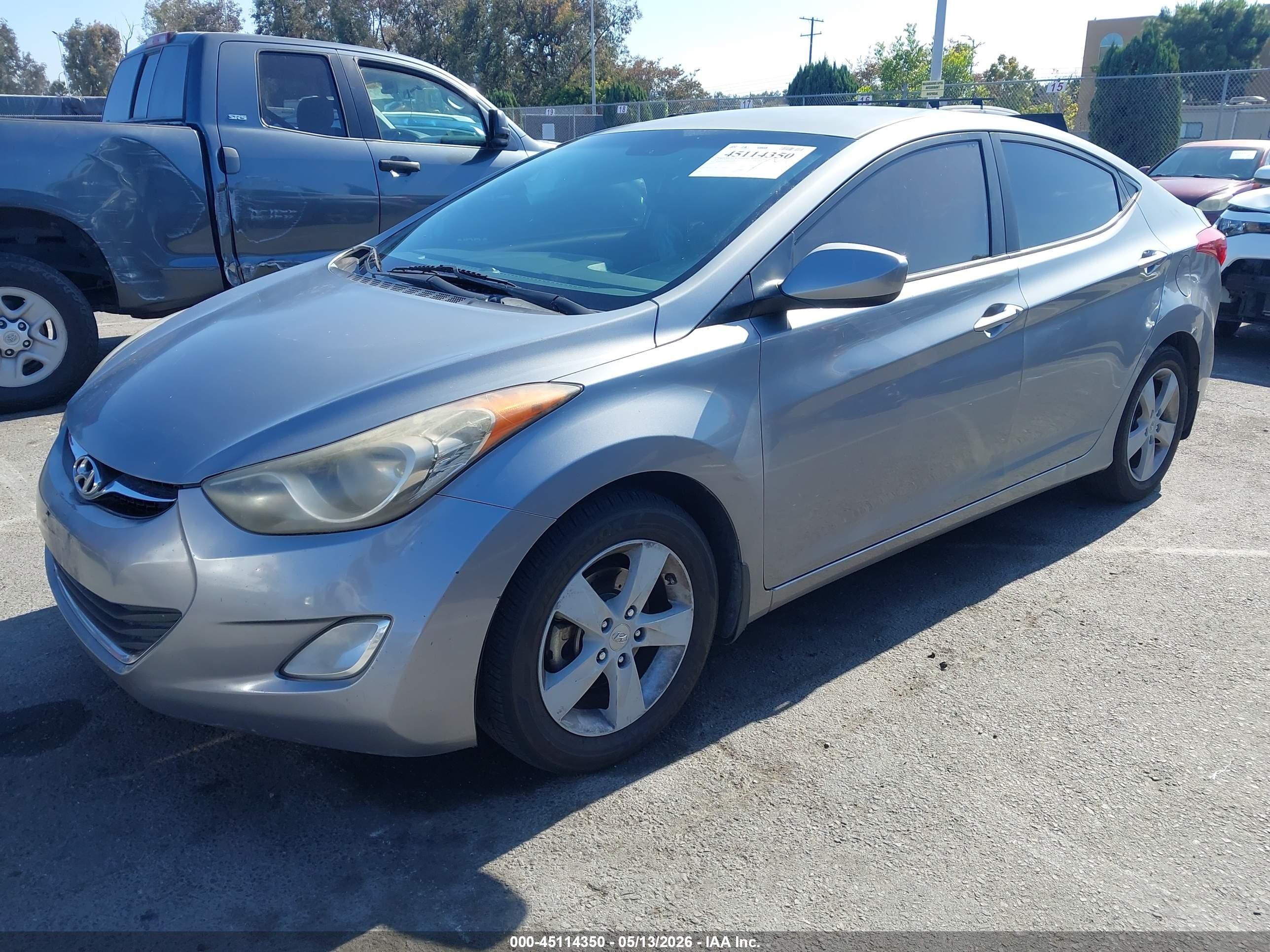 2013 Hyundai Elantra Gls/limited Silver vin: KMHDH4AE9DU689641