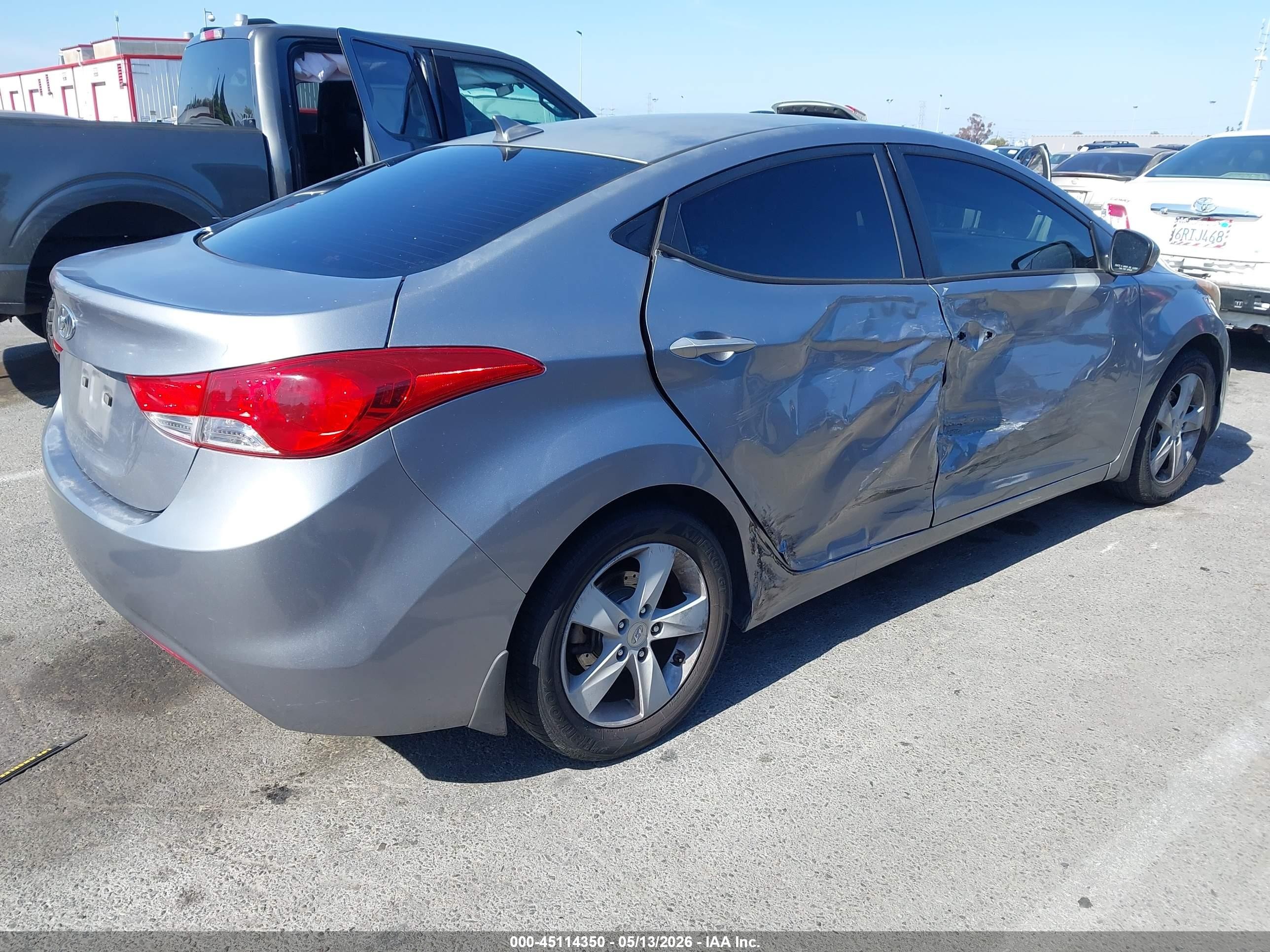 2013 Hyundai Elantra Gls/limited Silver vin: KMHDH4AE9DU689641