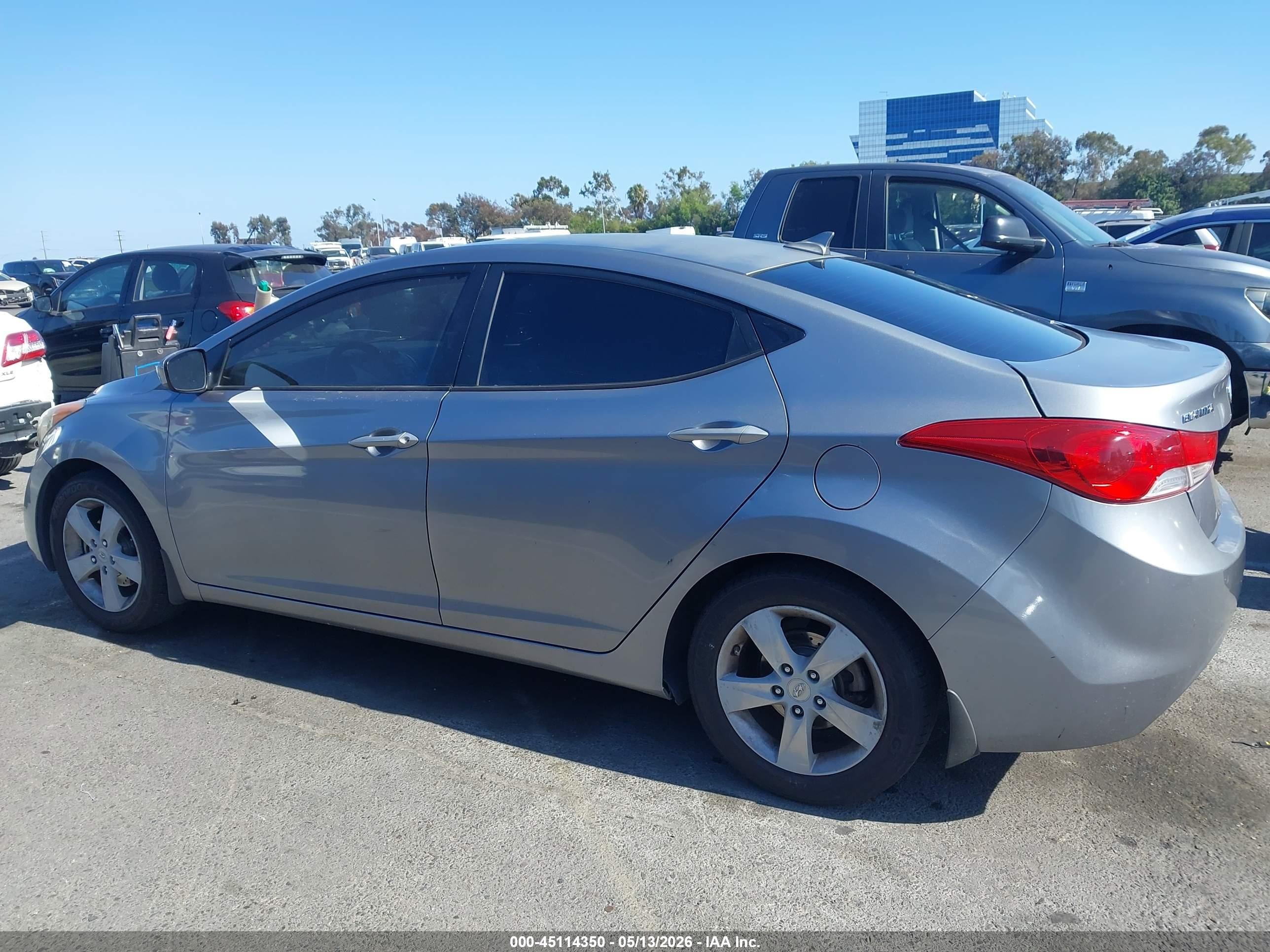 2013 Hyundai Elantra Gls/limited Silver vin: KMHDH4AE9DU689641