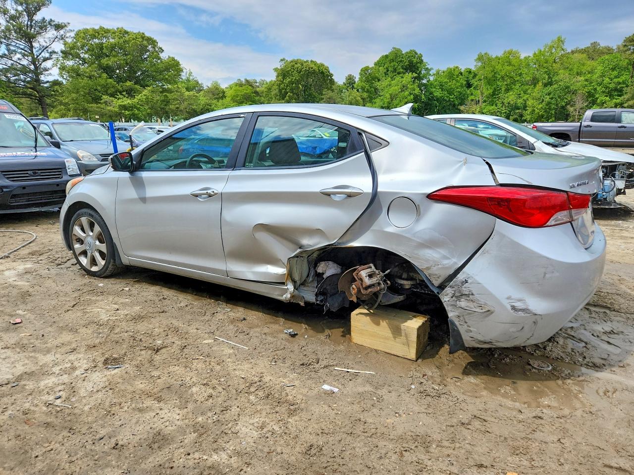 2013 Hyundai Elantra Limited Silver vin: KMHDH4AE9DU838419