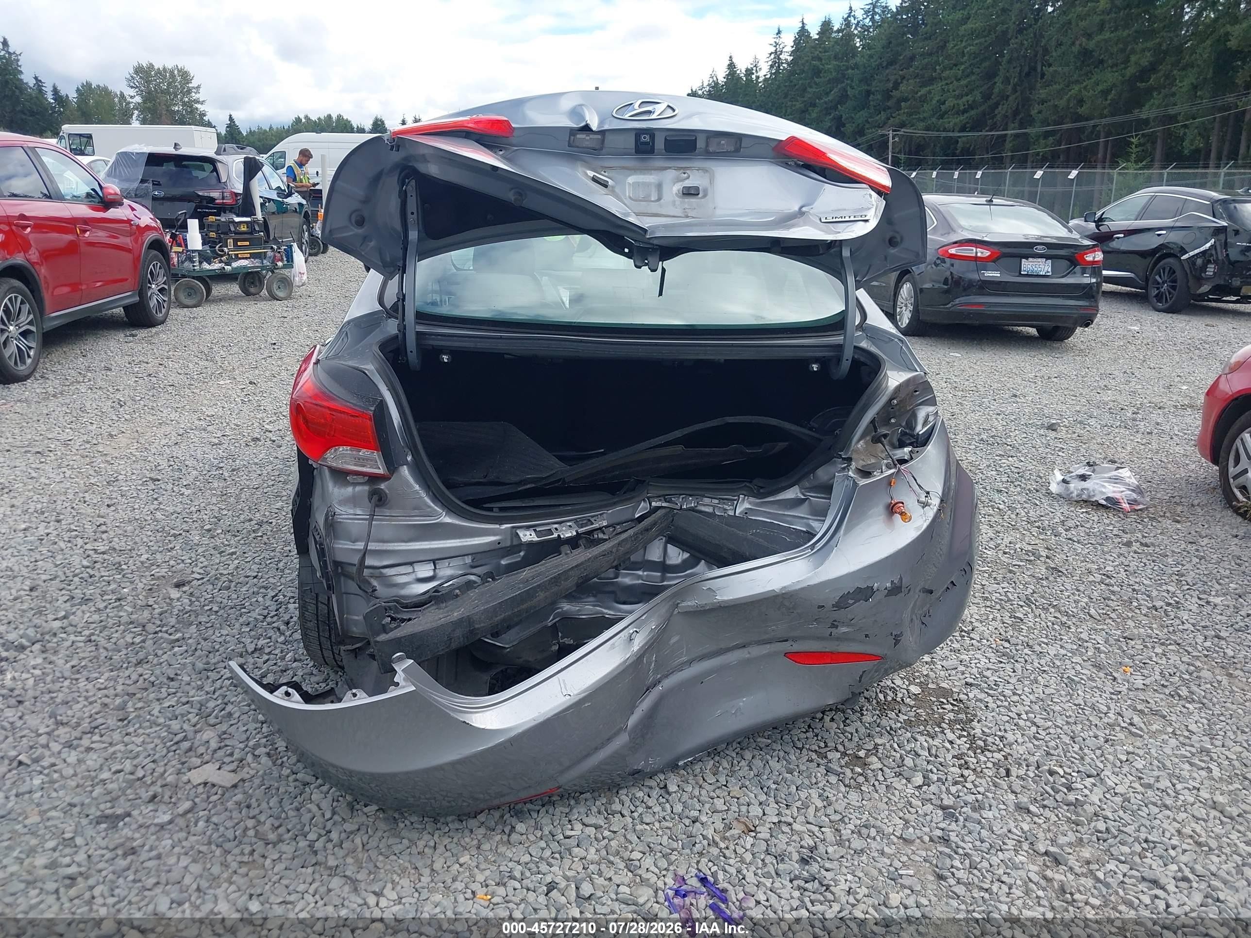 2013 Hyundai Elantra Limited Silver vin: KMHDH4AE9DU917279