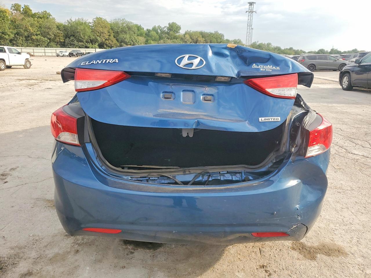 2013 Hyundai Elantra Limited Blue vin: KMHDH4AE9DU976381