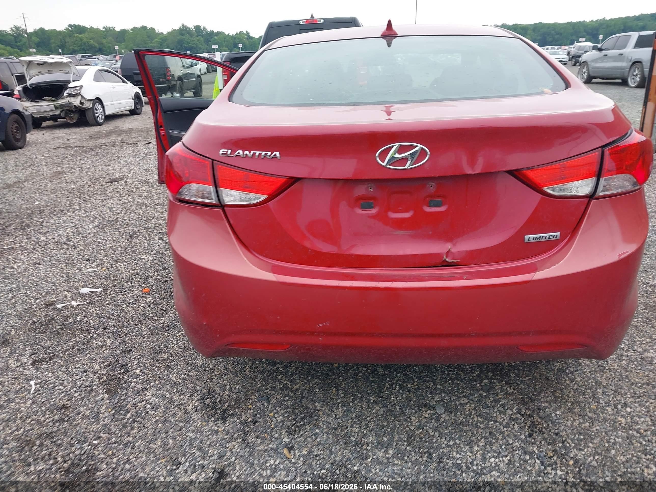 2013 Hyundai Elantra Limited Red vin: KMHDH4AE9DU997005