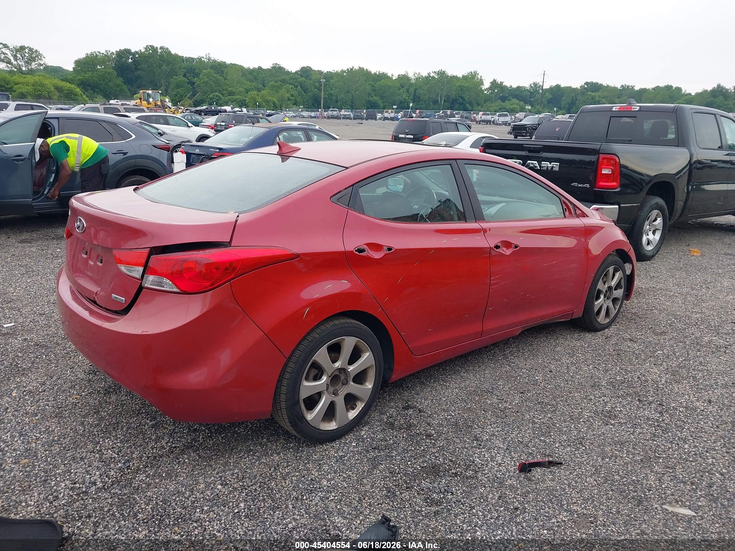 2013 Hyundai Elantra Limited Red vin: KMHDH4AE9DU997005