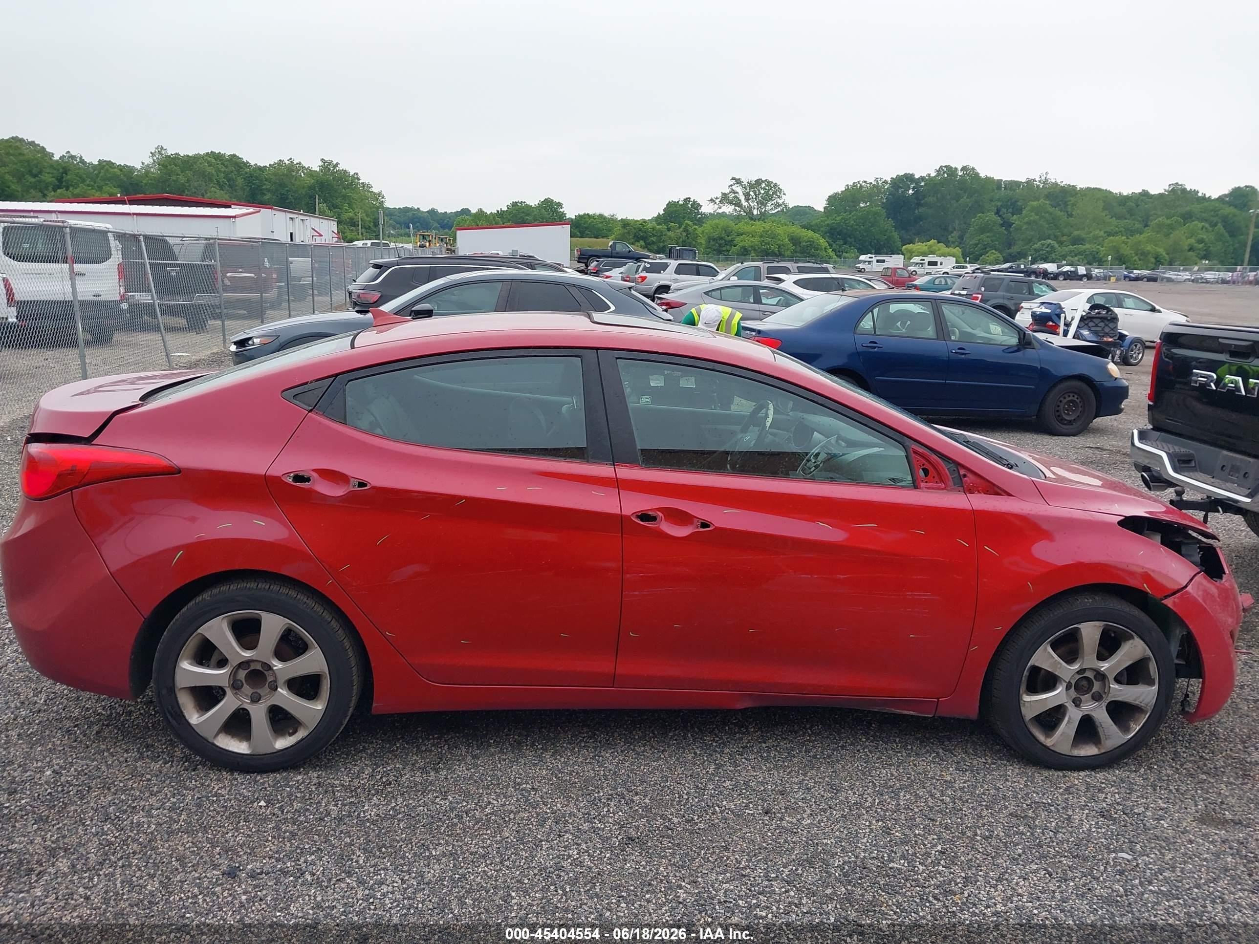 2013 Hyundai Elantra Limited Red vin: KMHDH4AE9DU997005