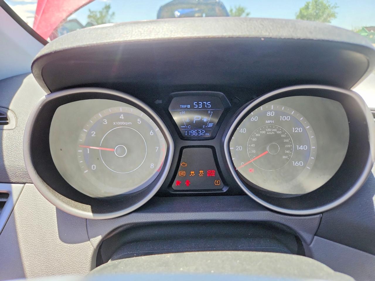 2014 Hyundai Elantra Red vin: KMHDH4AE9EU108883