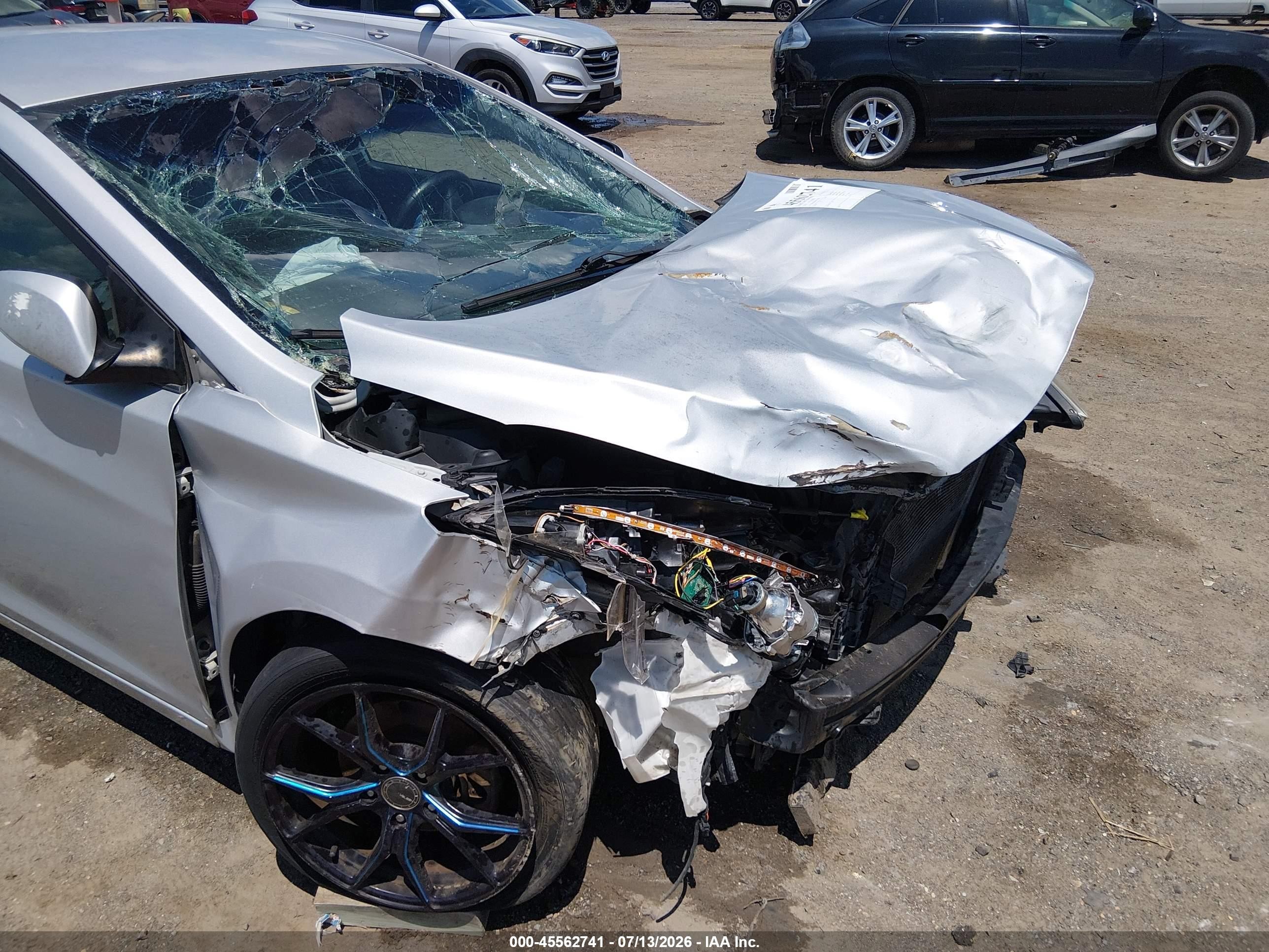 2014 Hyundai Elantra Limited Silver vin: KMHDH4AE9EU170476