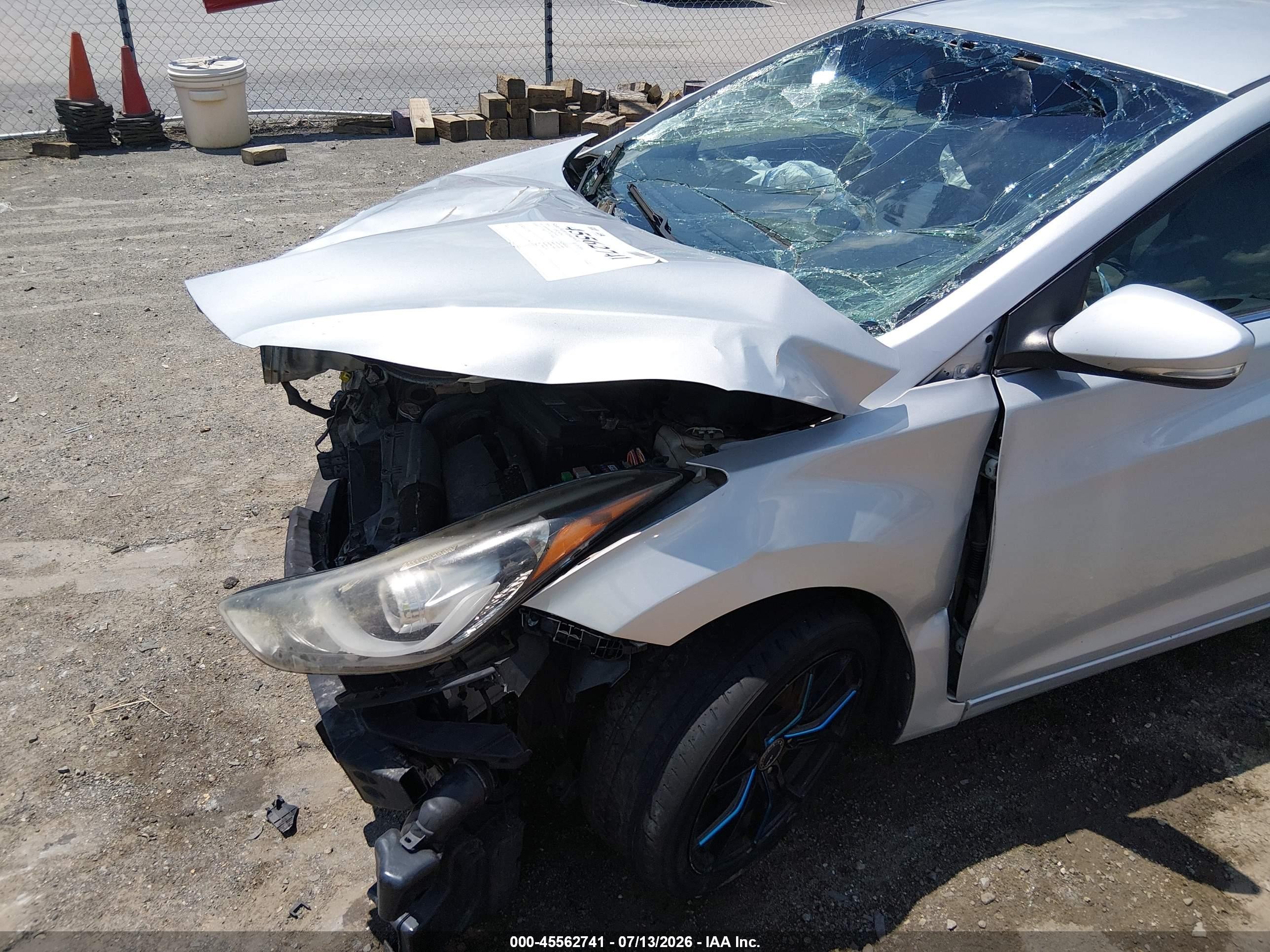 2014 Hyundai Elantra Limited Silver vin: KMHDH4AE9EU170476