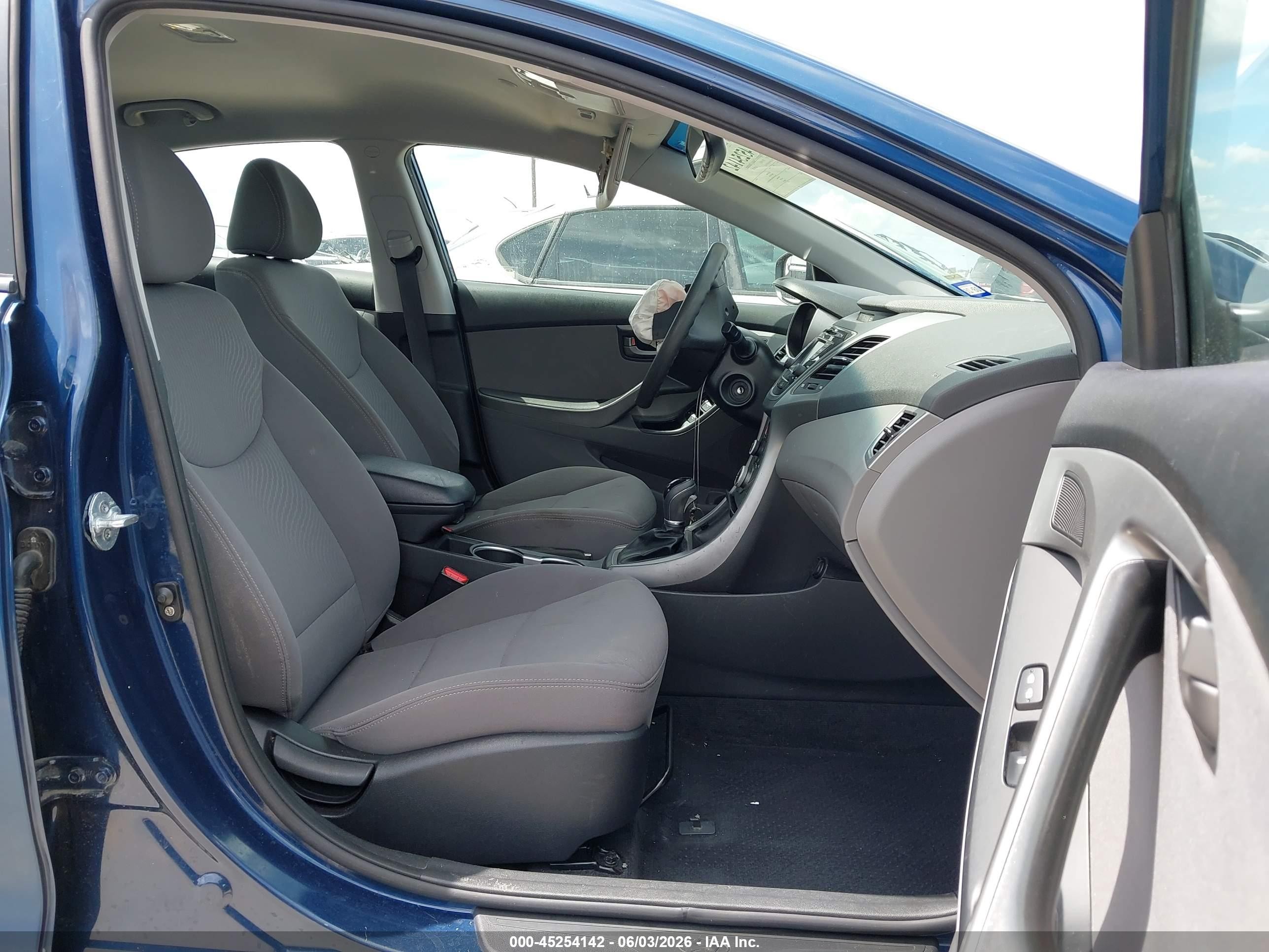 2015 Hyundai Elantra Se Blue vin: KMHDH4AE9FU300323