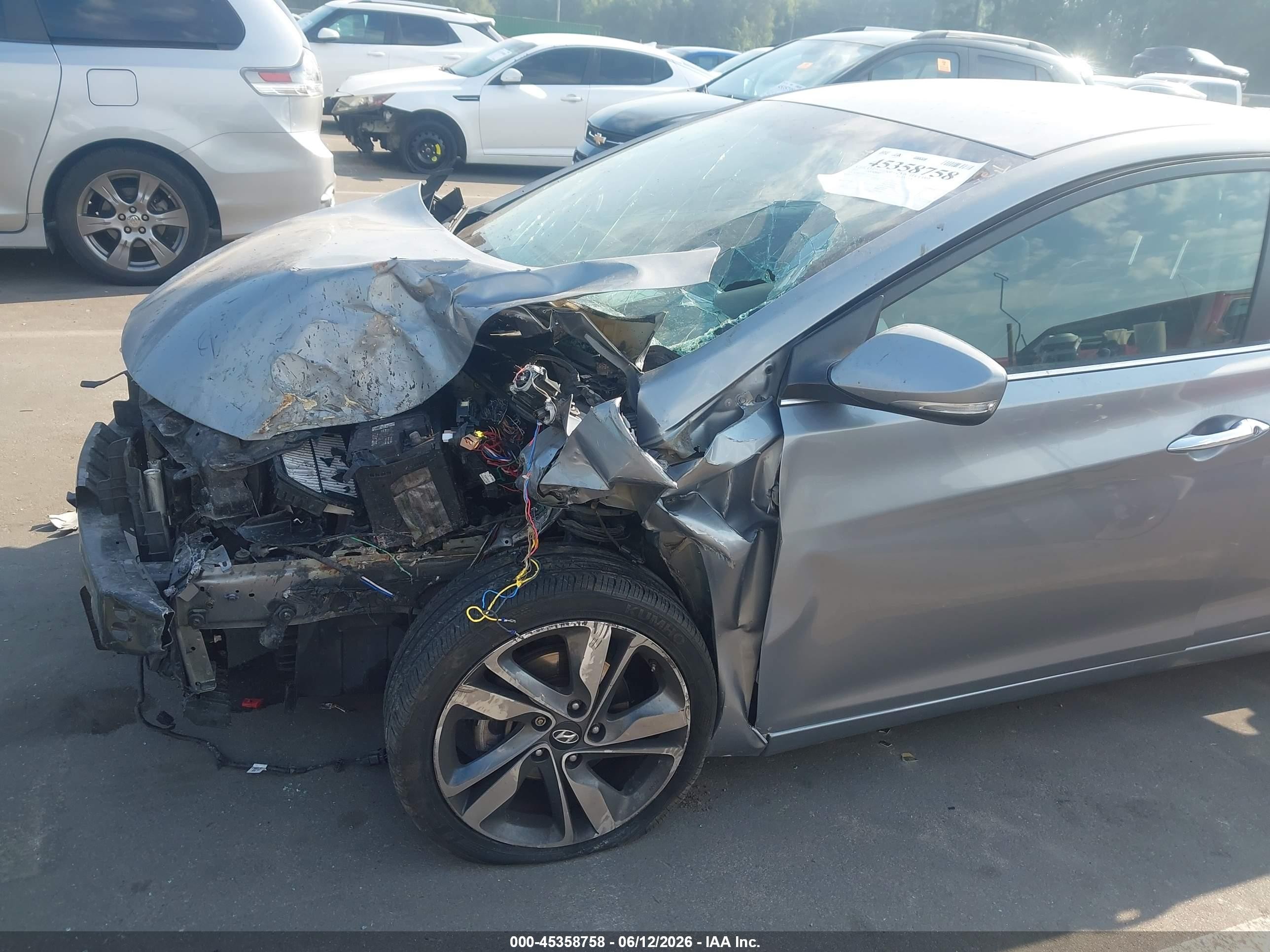 2015 Hyundai Elantra Limited Silver vin: KMHDH4AE9FU456152