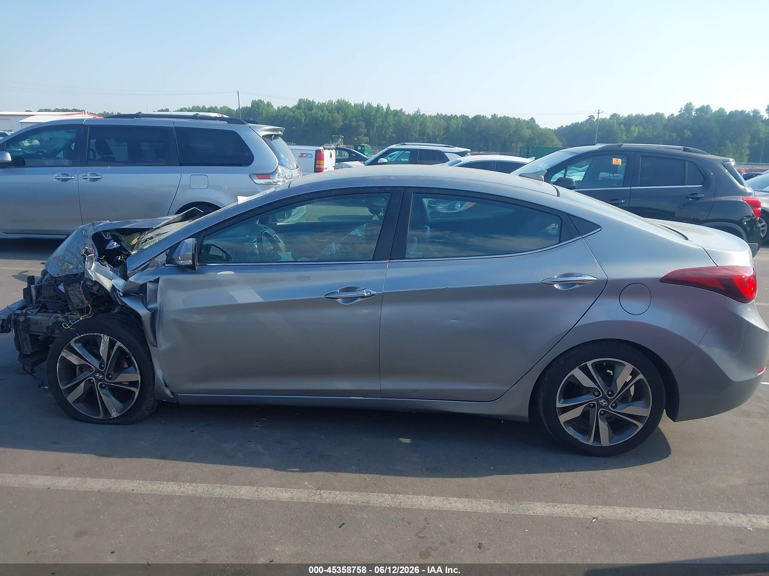 2015 Hyundai Elantra Limited Silver vin: KMHDH4AE9FU456152