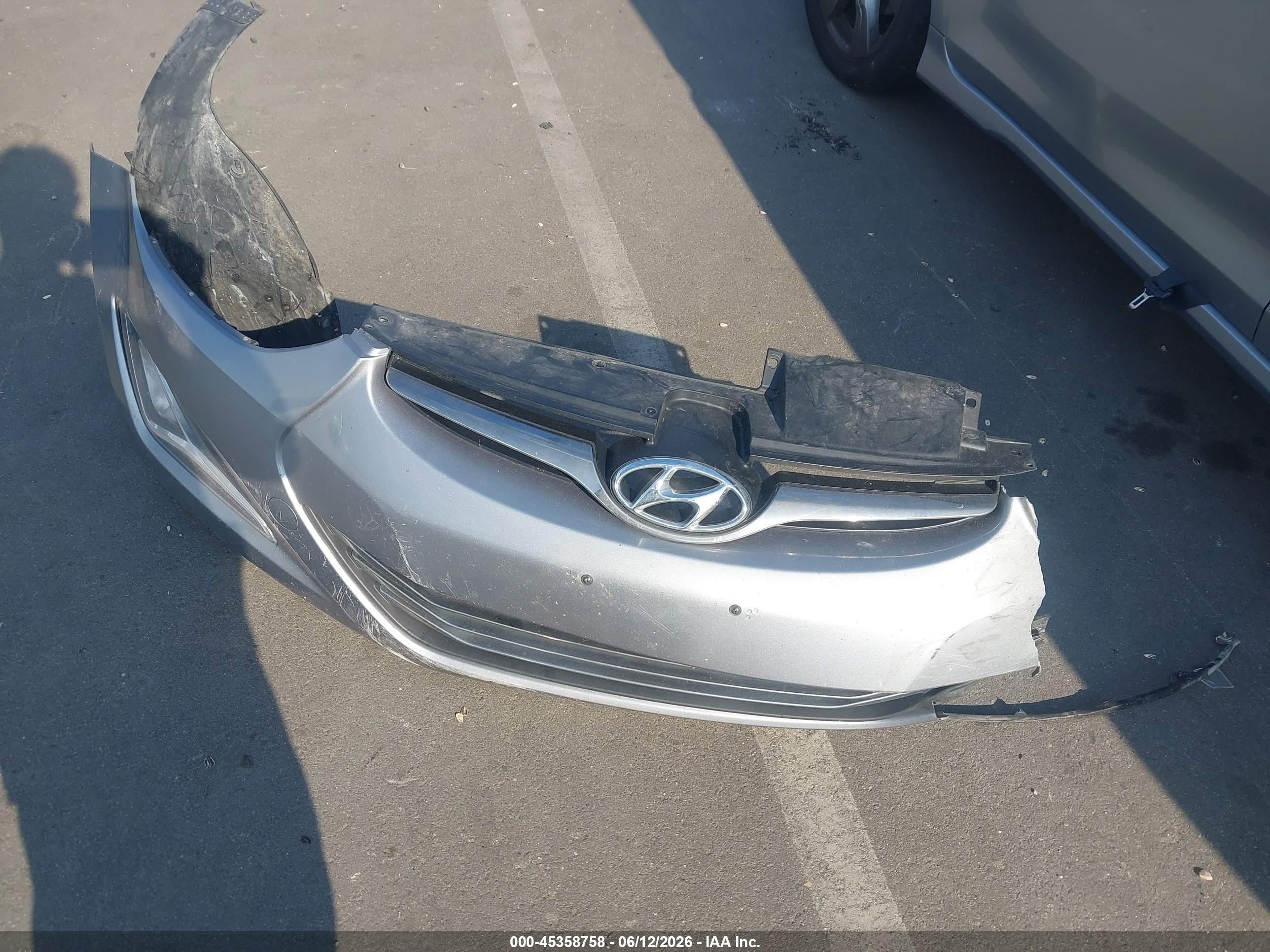 2015 Hyundai Elantra Limited Silver vin: KMHDH4AE9FU456152