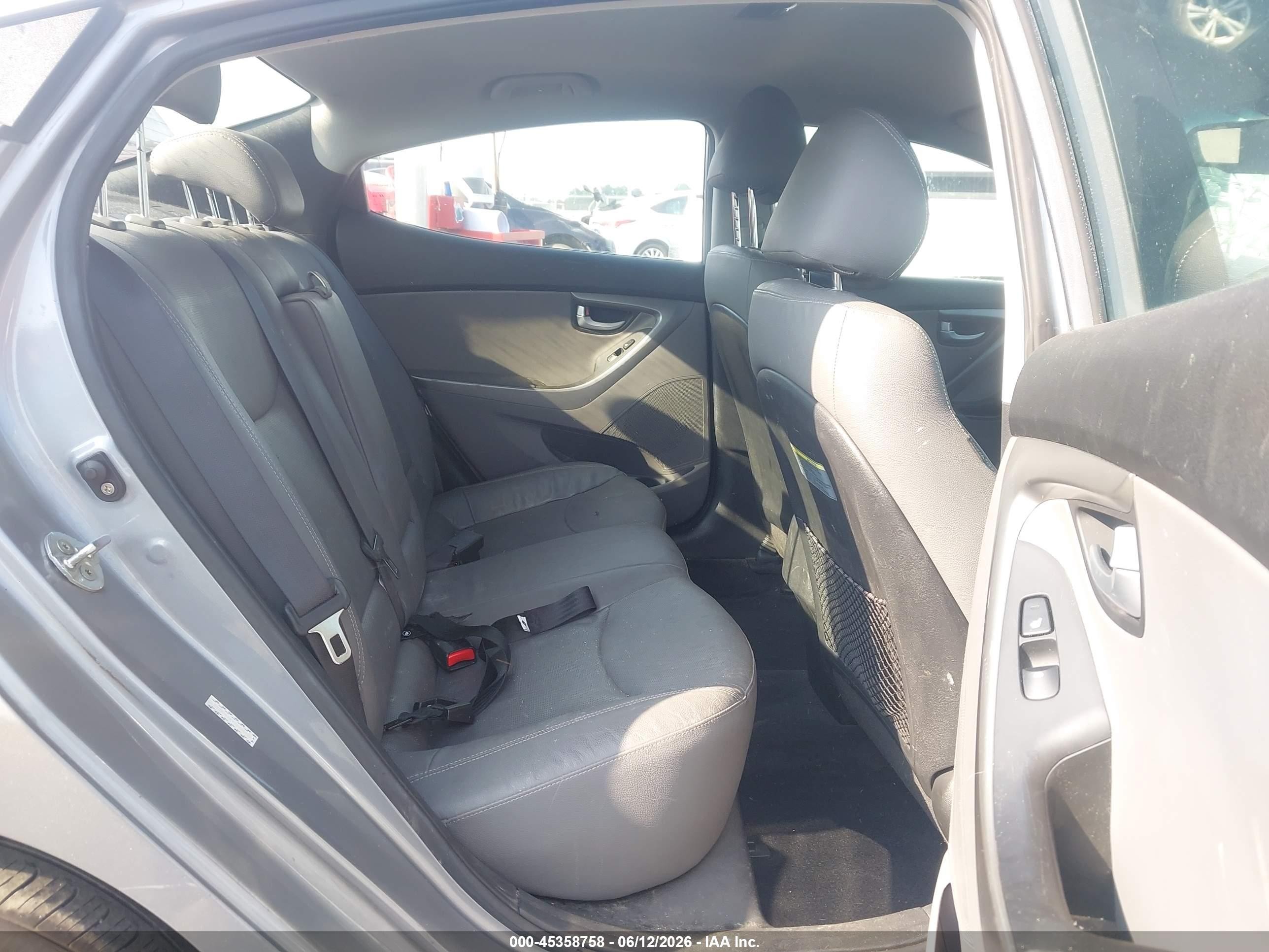 2015 Hyundai Elantra Limited Silver vin: KMHDH4AE9FU456152