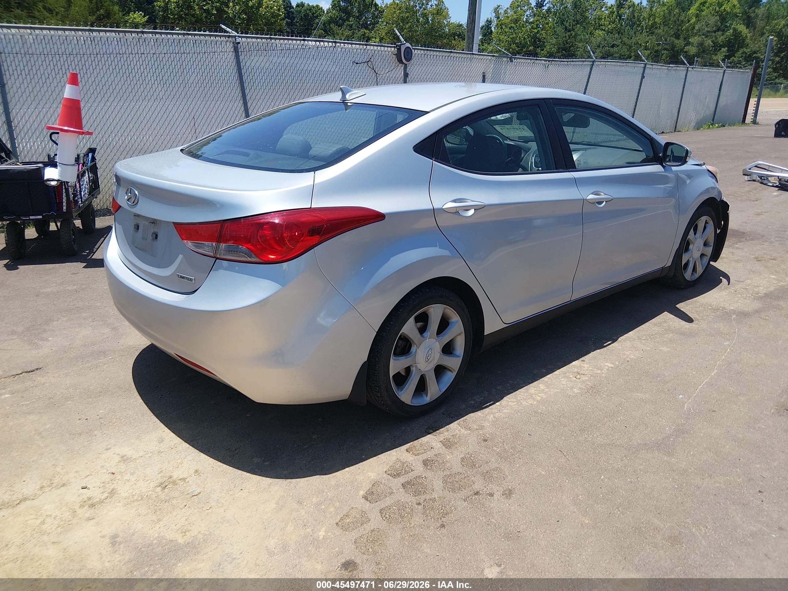 2013 Hyundai Elantra Limited Серебряный vin: KMHDH4AEXDU511821