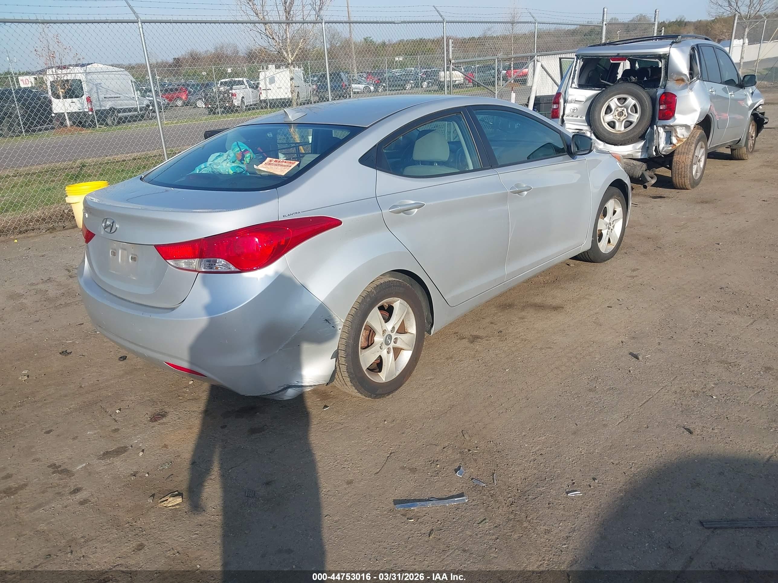 2013 Hyundai Elantra Gls/limited Silver vin: KMHDH4AEXDU551638