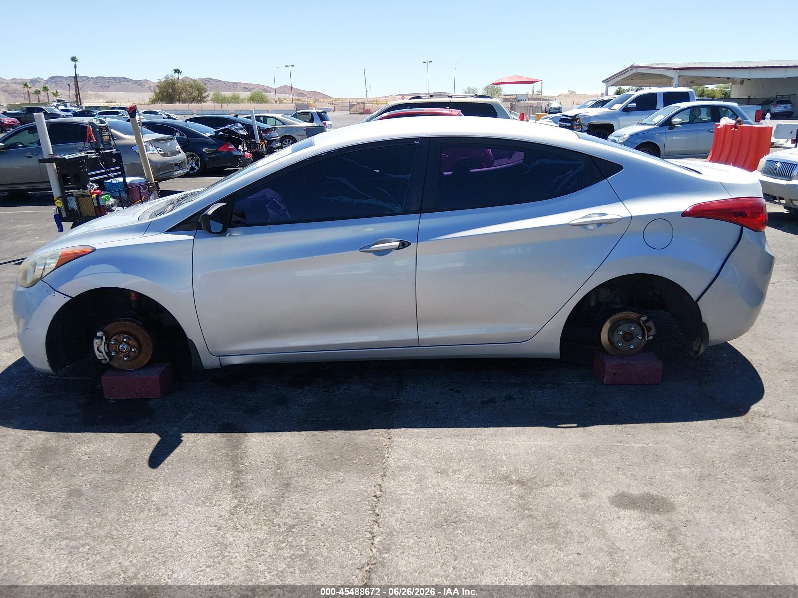 2013 Hyundai Elantra Gls Silver vin: KMHDH4AEXDU849221