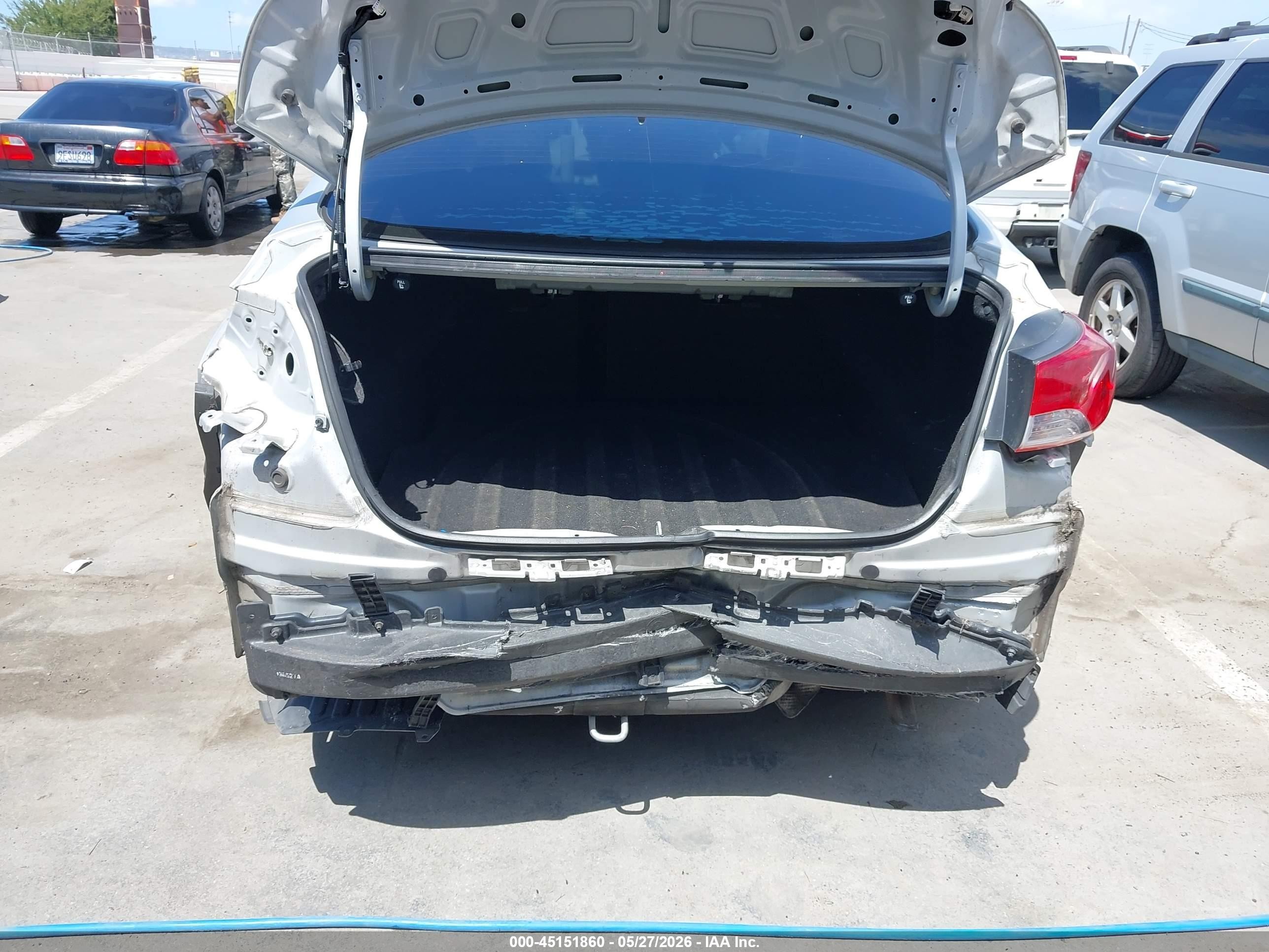 2013 Hyundai Elantra Gls Серебряный vin: KMHDH4AEXDU888150