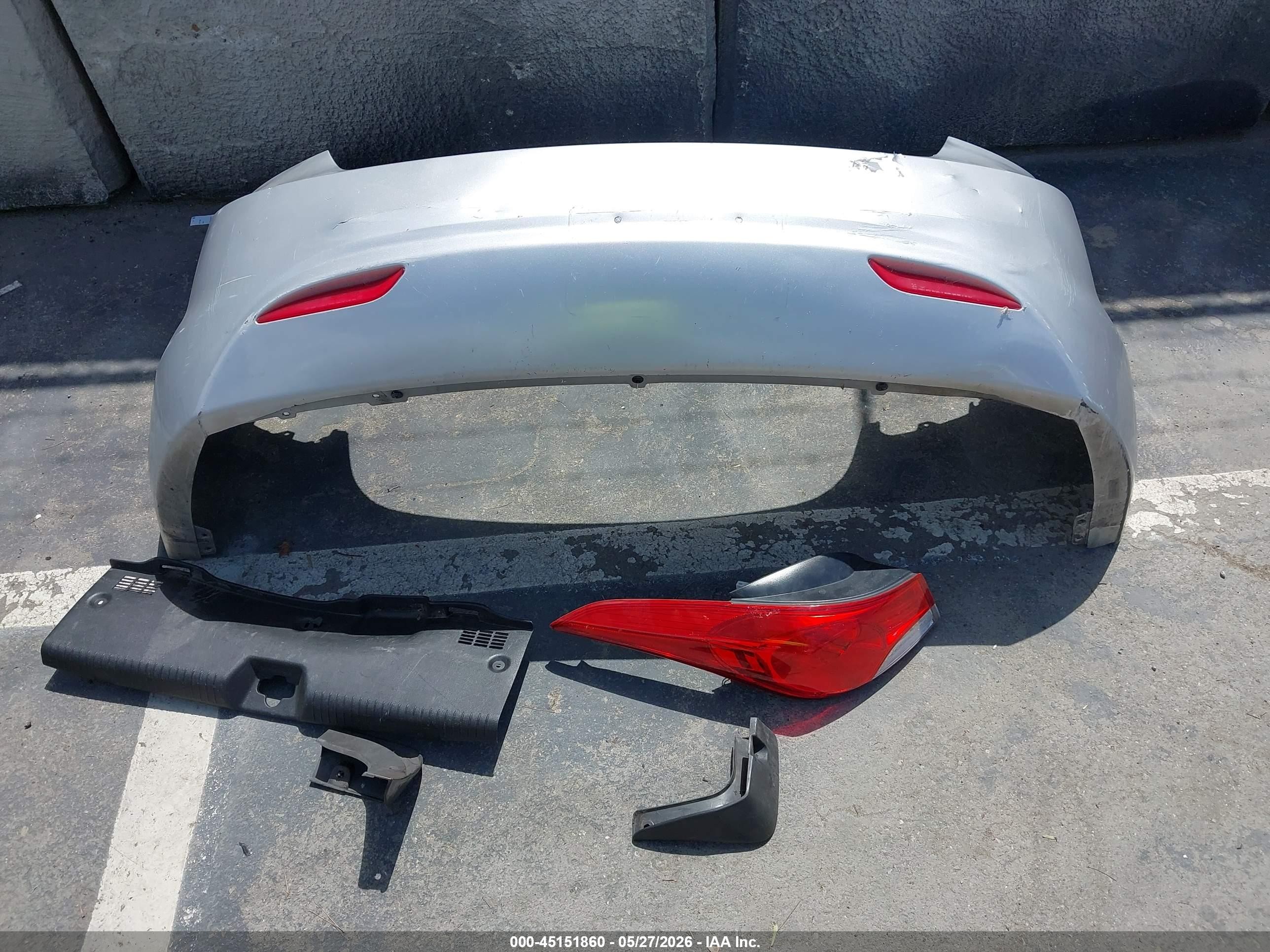 2013 Hyundai Elantra Gls Серебряный vin: KMHDH4AEXDU888150