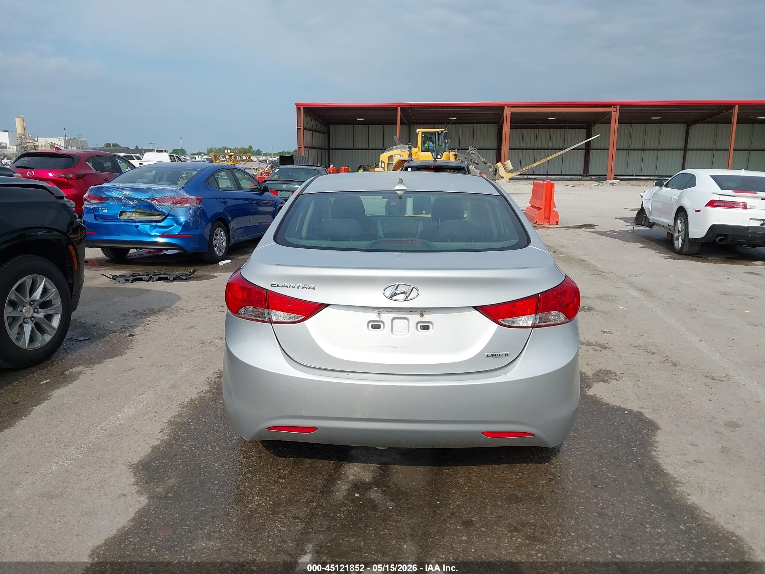 2013 Hyundai Elantra Limited Silver vin: KMHDH4AEXDU920742