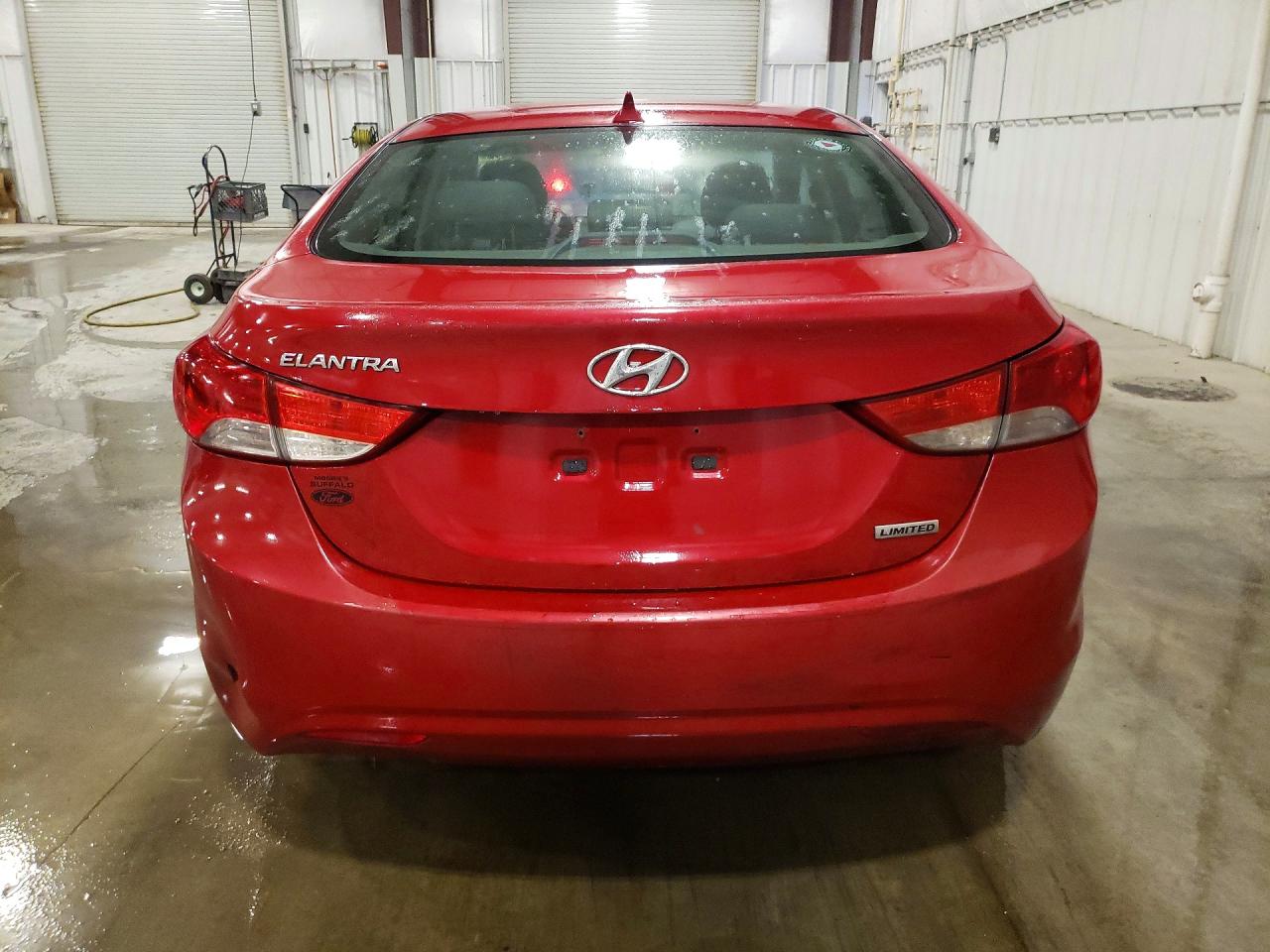 2013 Hyun Elantra Maroon vin: KMHDH4AEXDU943115