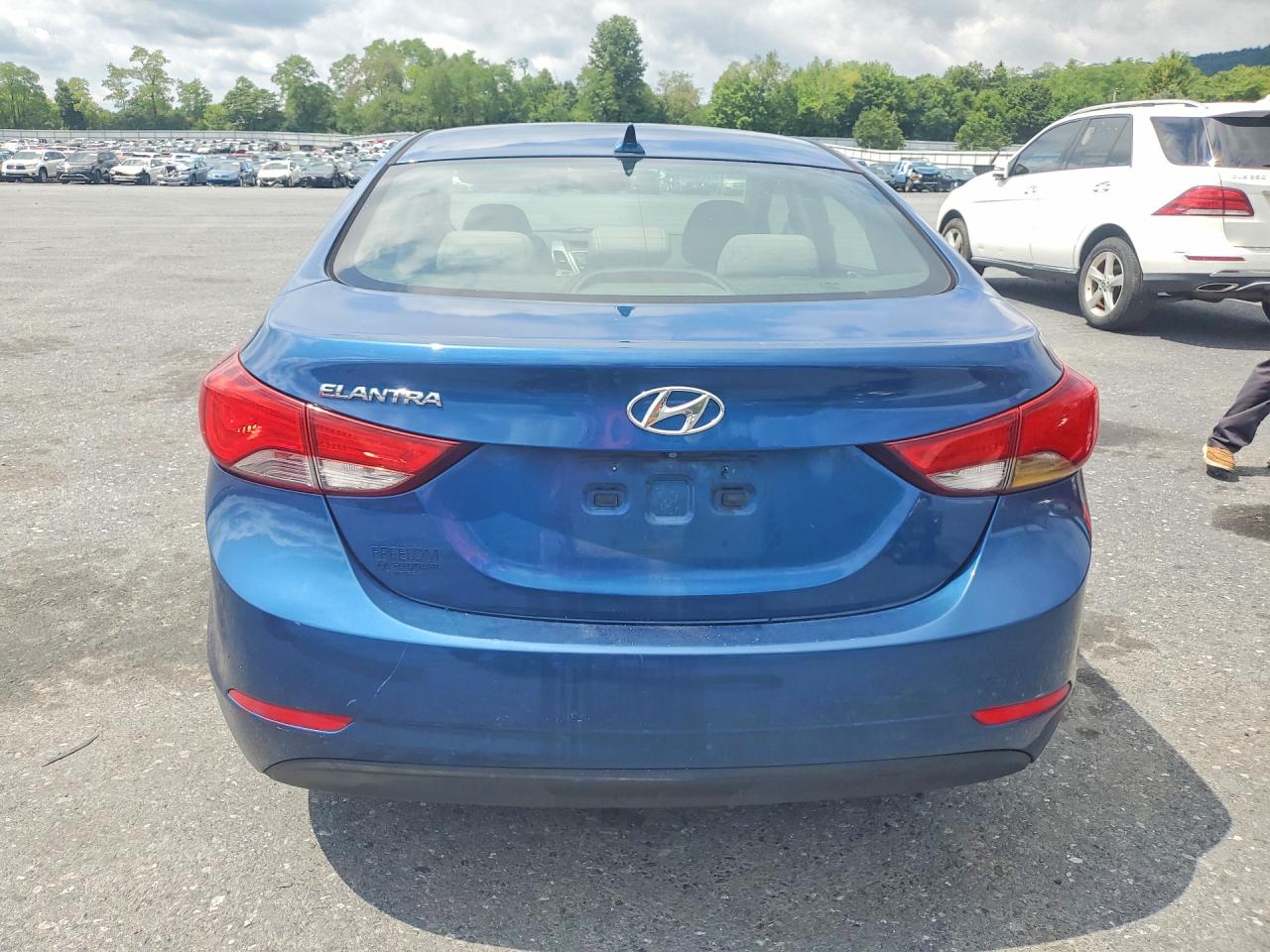 2015 Hyundai Elantra Se Blue vin: KMHDH4AEXFU281362