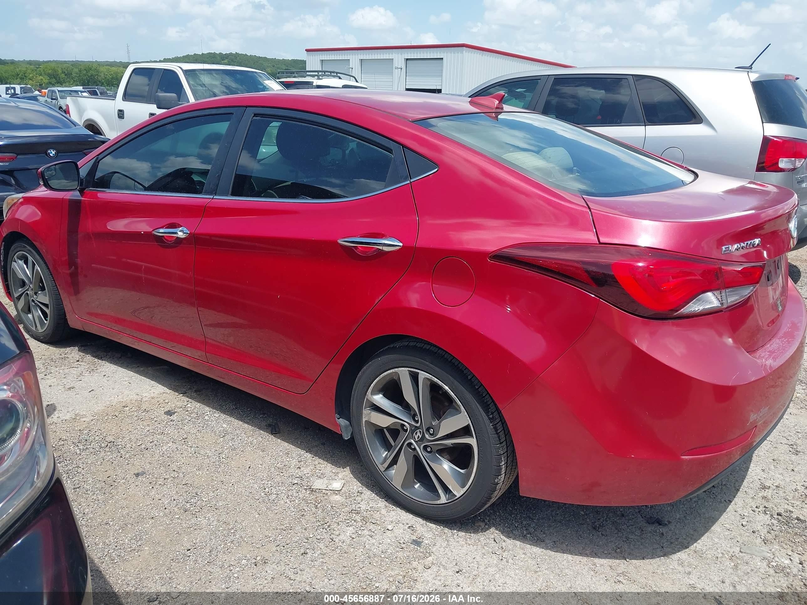 2015 Hyundai Elantra Limited Red vin: KMHDH4AEXFU304123