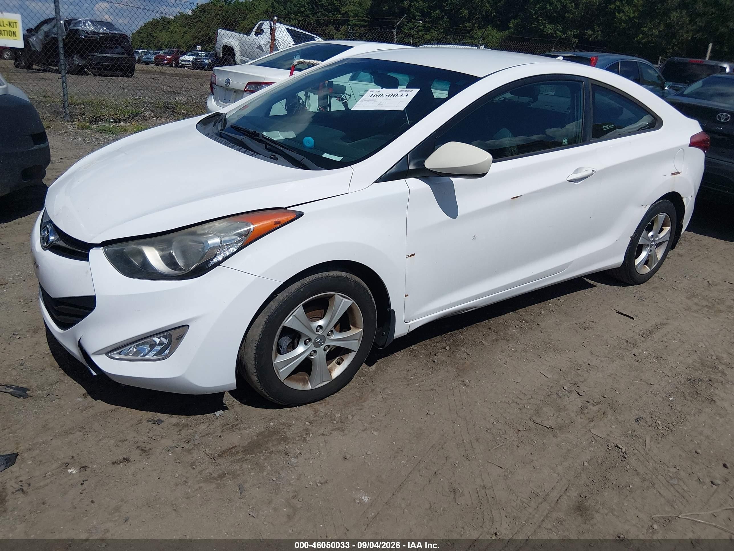 2013 Hyundai Elantra Gs Белый vin: KMHDH6AE0DU020461