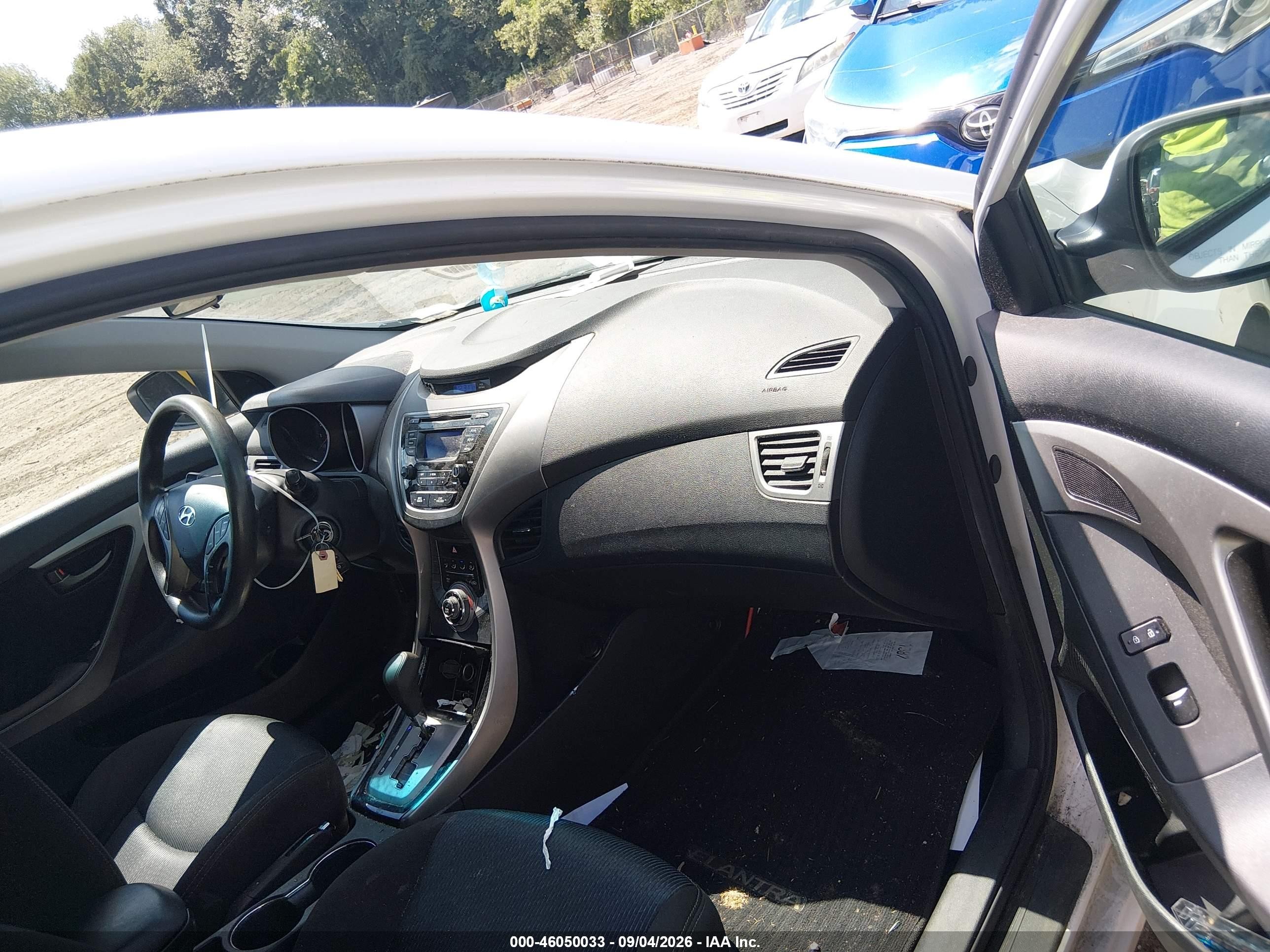 2013 Hyundai Elantra Gs Белый vin: KMHDH6AE0DU020461