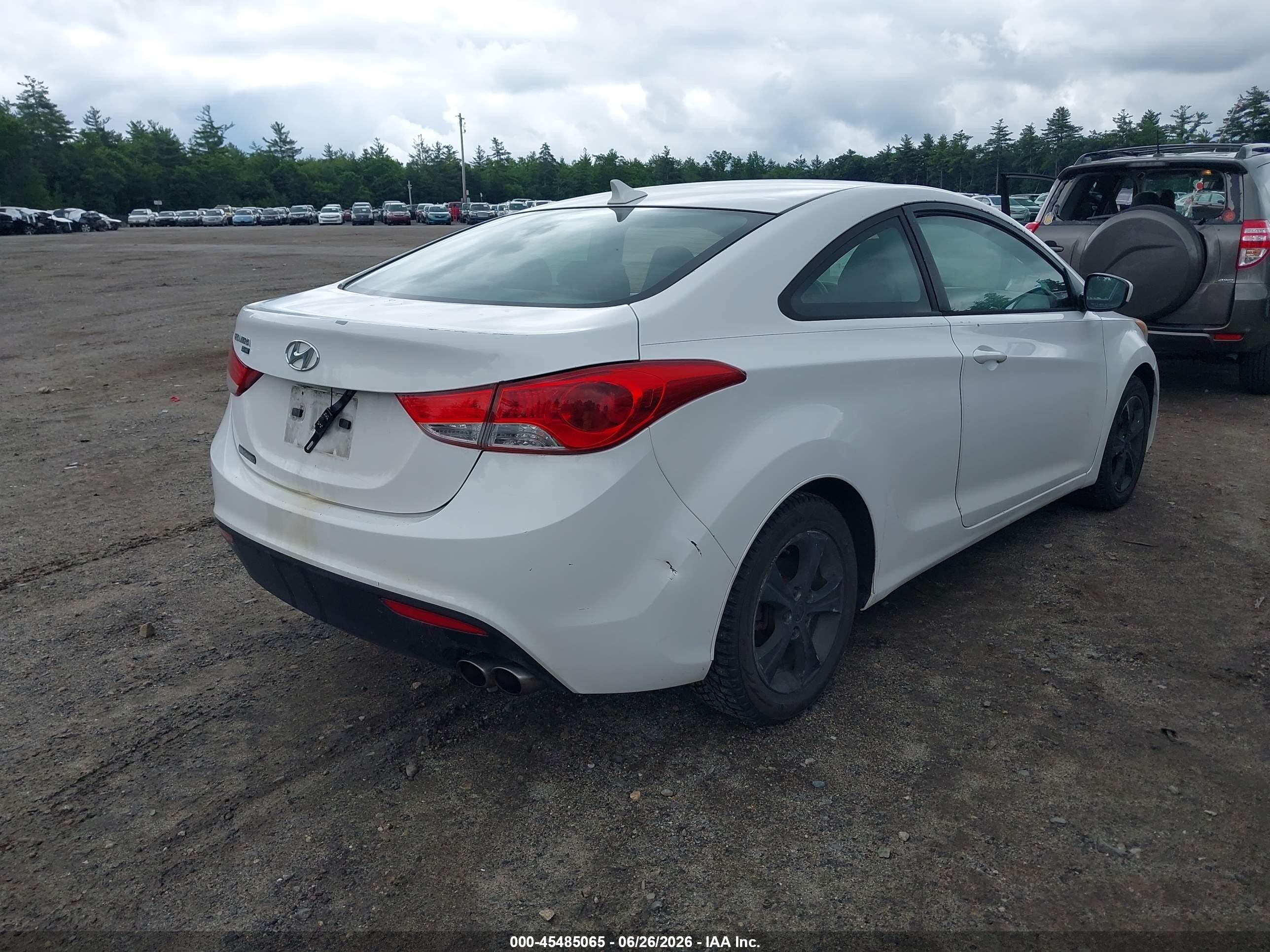 2013 Hyundai Elantra Gs White vin: KMHDH6AE1DU004883