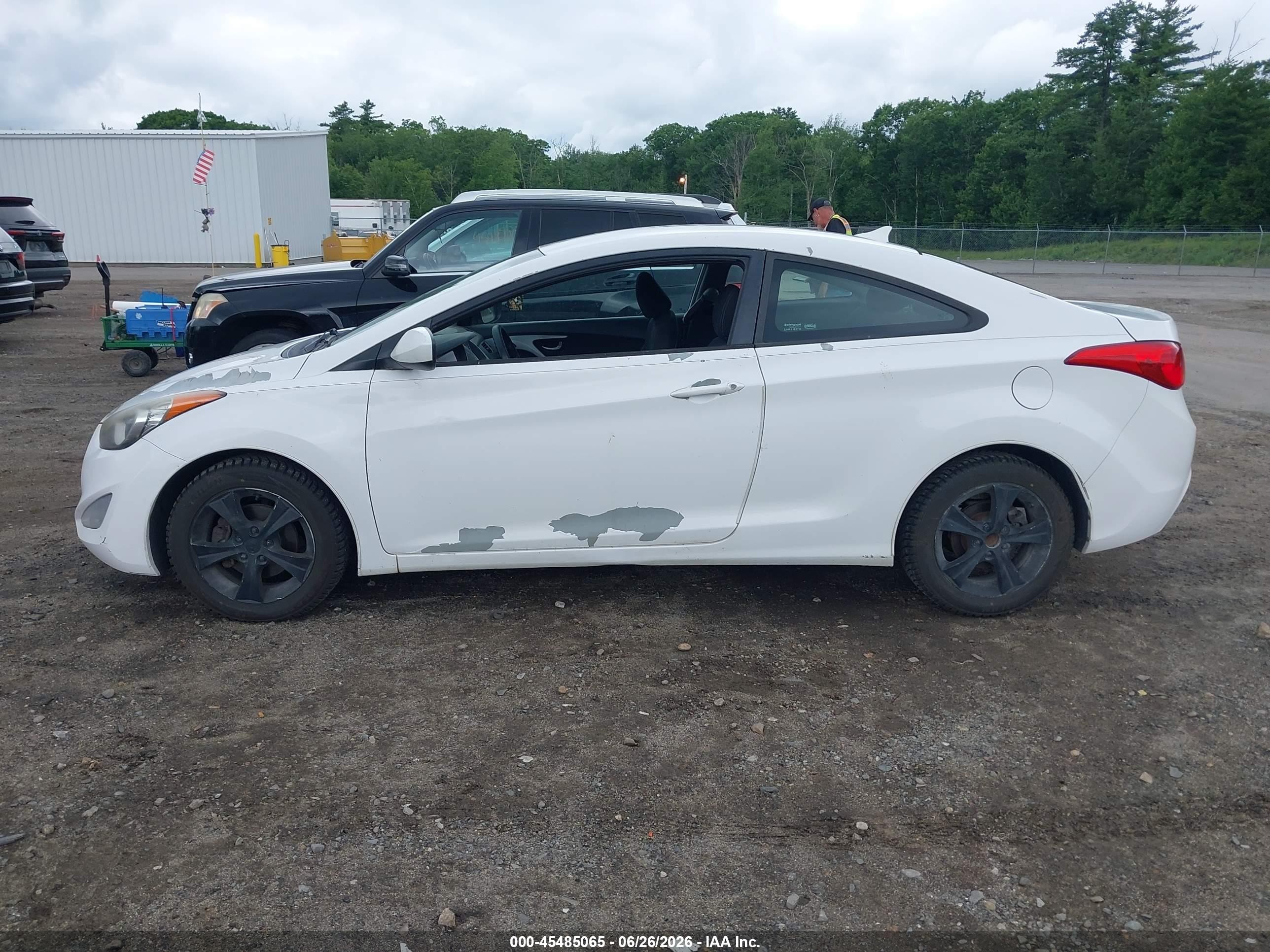 2013 Hyundai Elantra Gs White vin: KMHDH6AE1DU004883