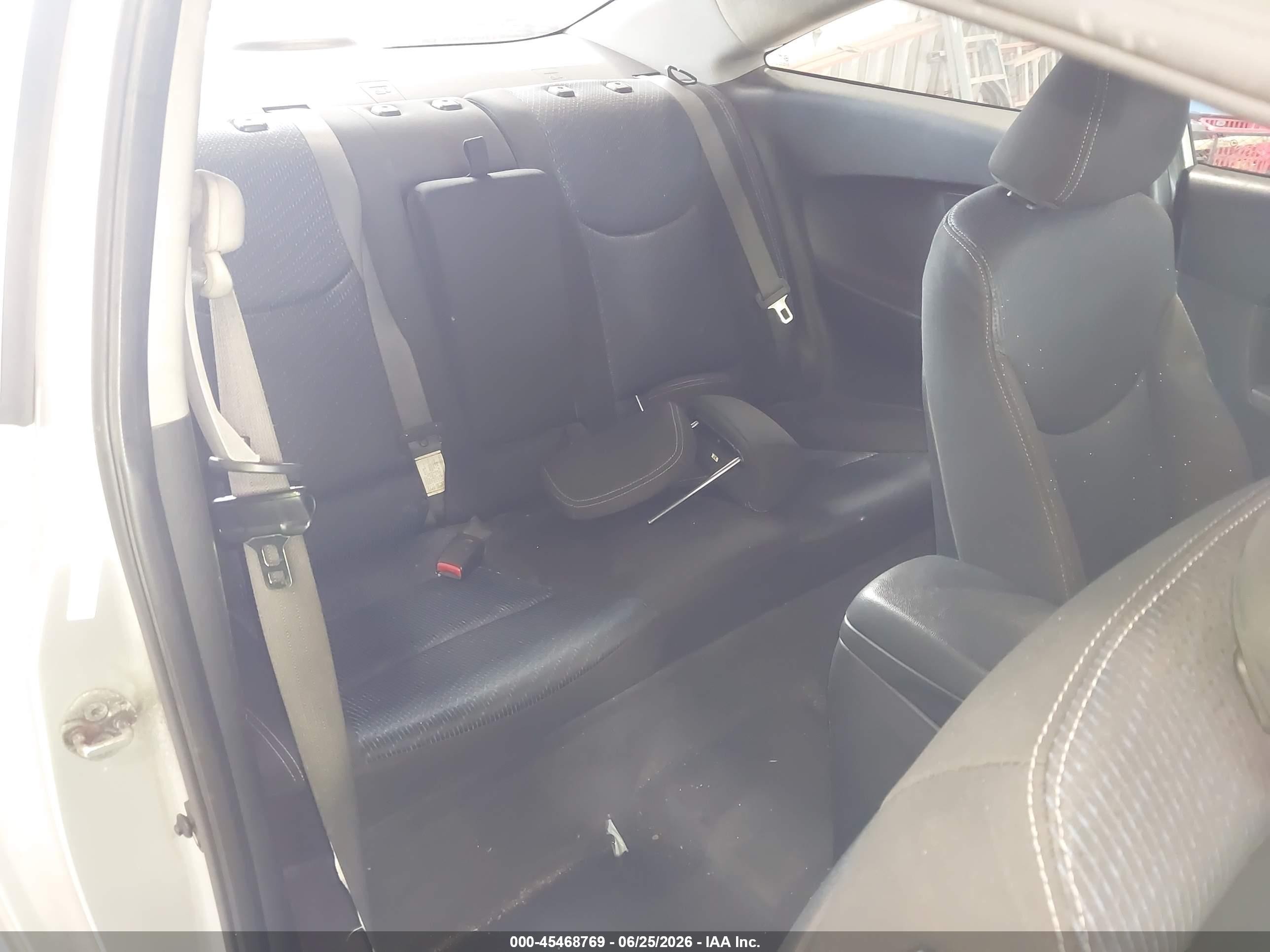 2013 Hyundai Elantra Gs Silver vin: KMHDH6AE2DU005234