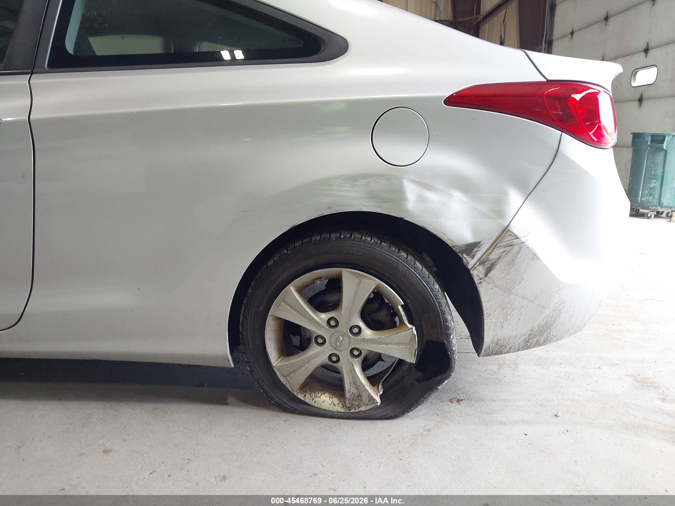 2013 Hyundai Elantra Gs Silver vin: KMHDH6AE2DU005234