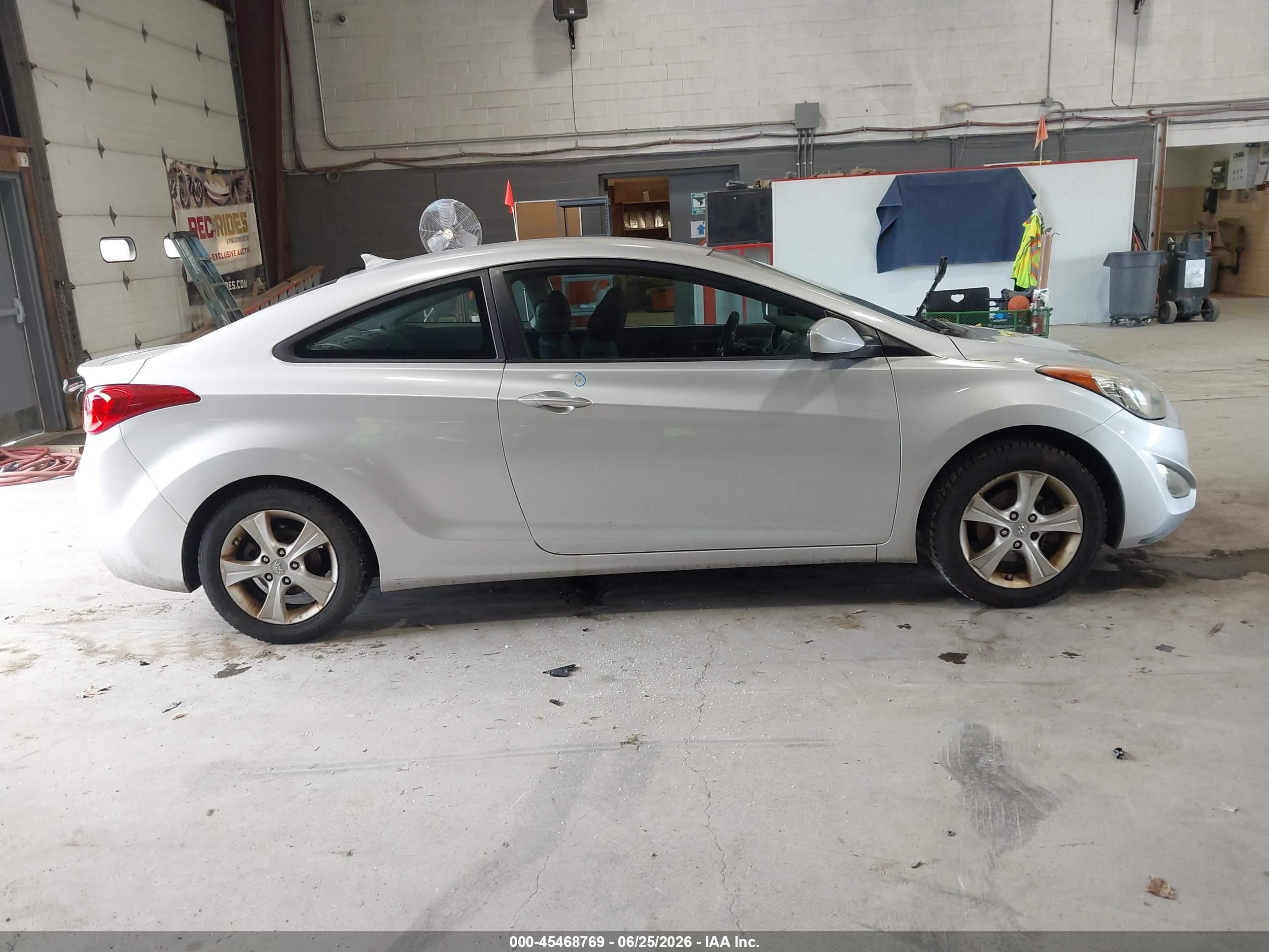2013 Hyundai Elantra Gs Silver vin: KMHDH6AE2DU005234