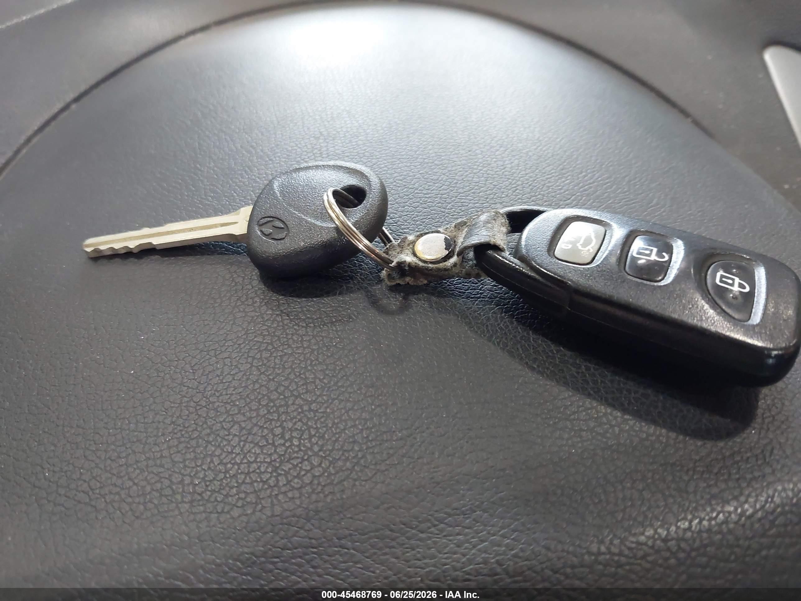 2013 Hyundai Elantra Gs Silver vin: KMHDH6AE2DU005234
