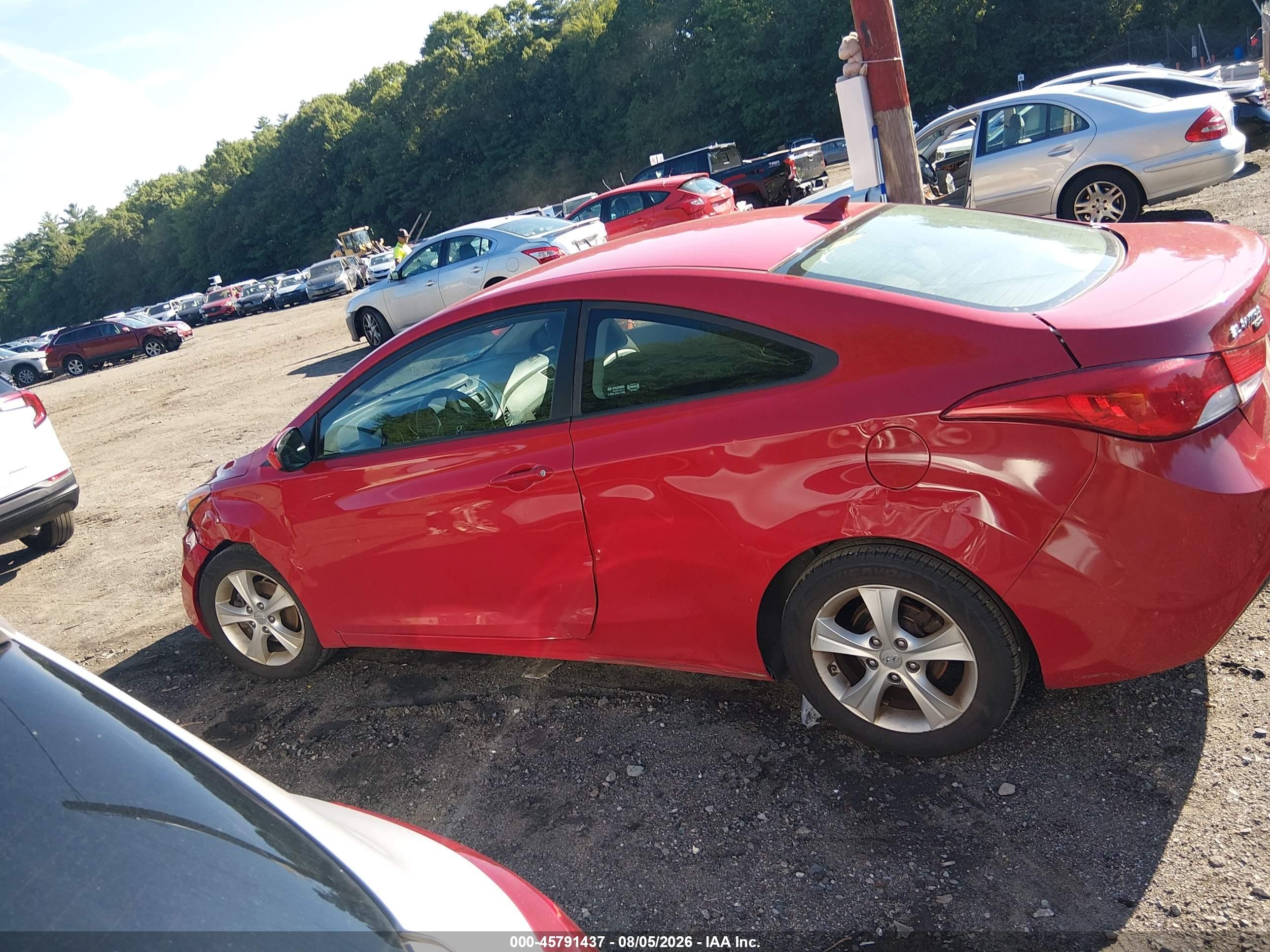 2013 Hyundai Elantra Gs Красный vin: KMHDH6AE3DU006022