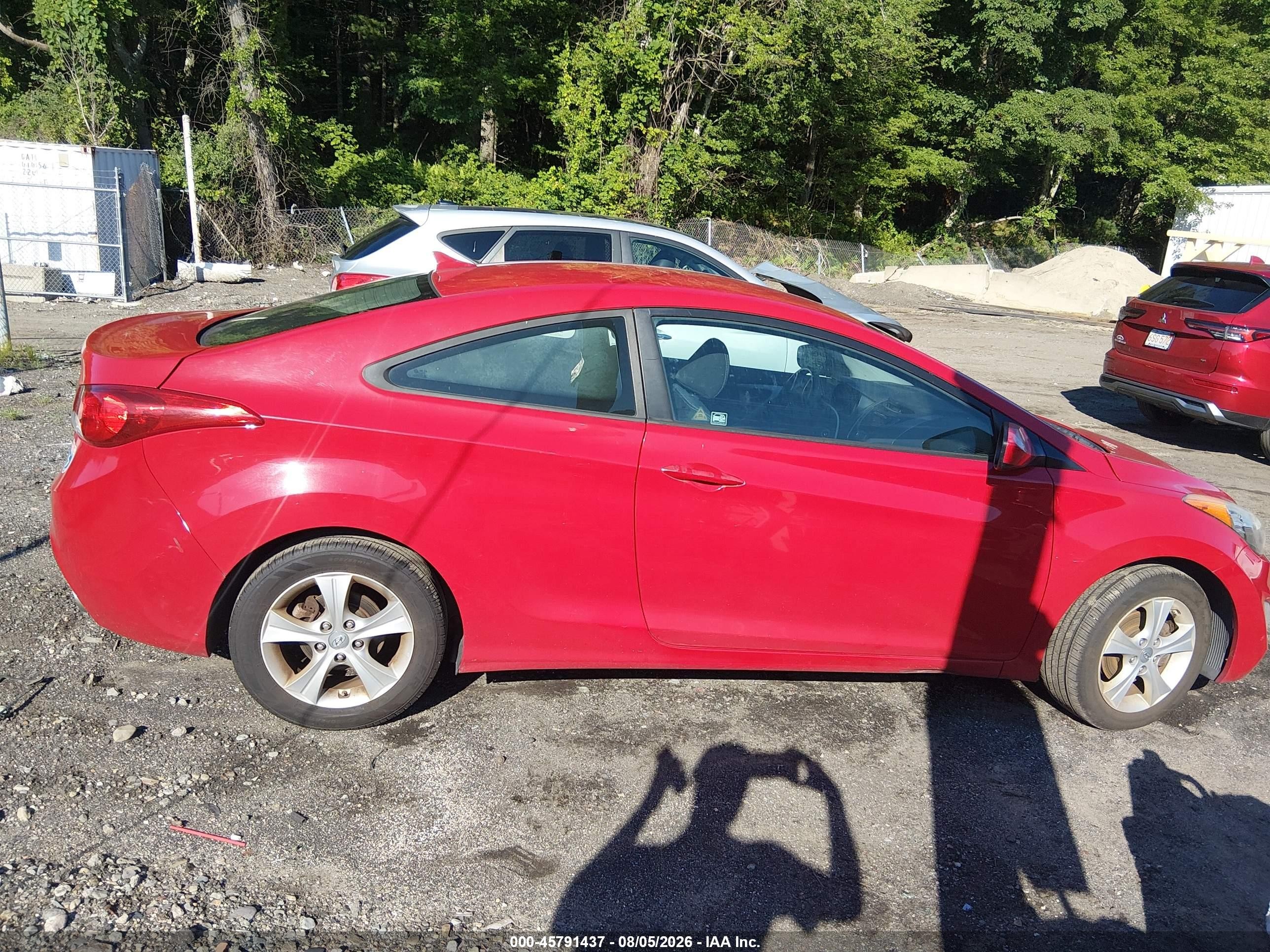 2013 Hyundai Elantra Gs Красный vin: KMHDH6AE3DU006022