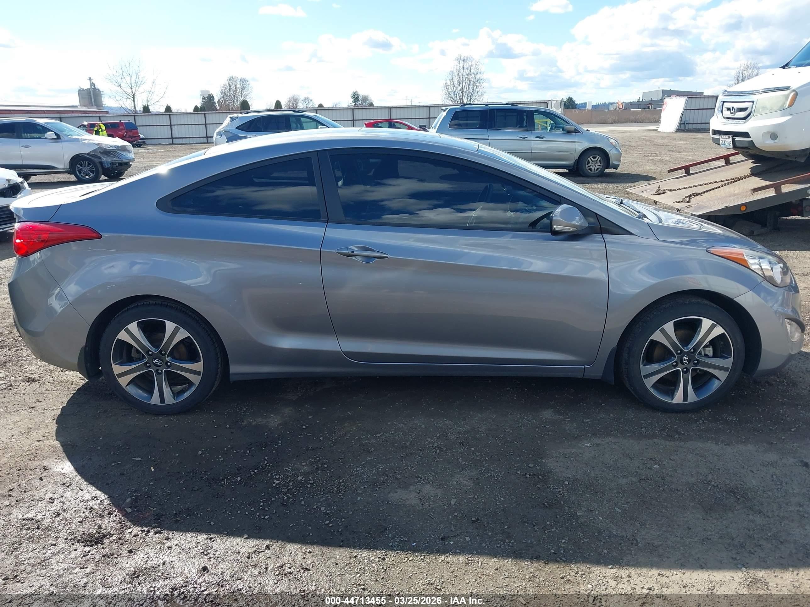 2013 Hyundai Elantra Se Gray vin: KMHDH6AE5DU005373