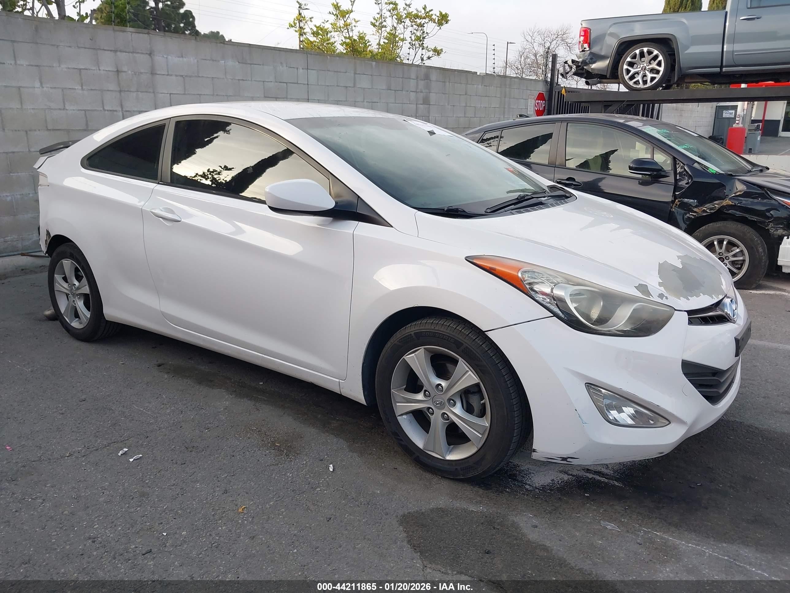 2013 Hyundai Elantra Gs White vin: KMHDH6AE9DU004551