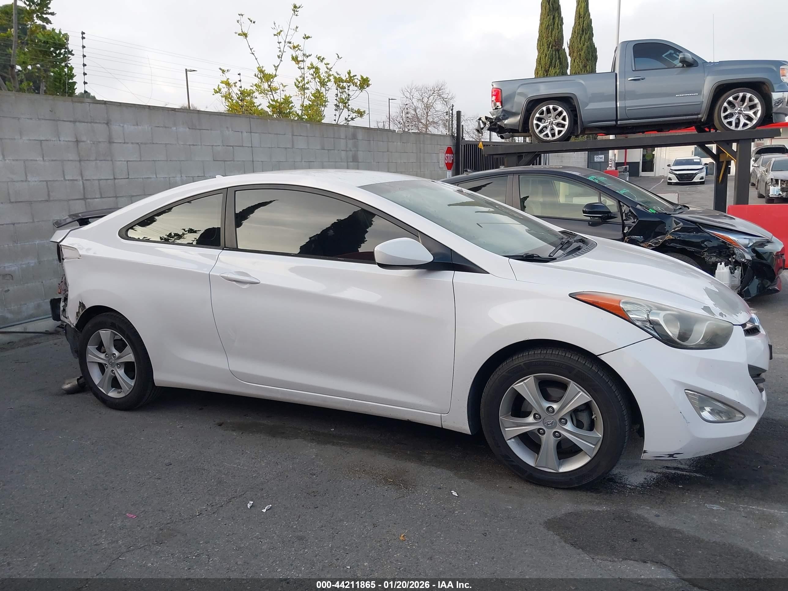 2013 Hyundai Elantra Gs White vin: KMHDH6AE9DU004551