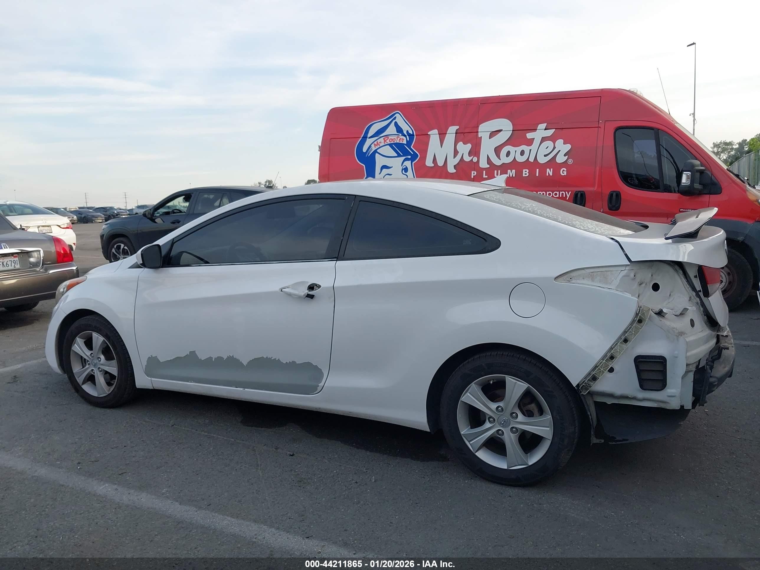 2013 Hyundai Elantra Gs White vin: KMHDH6AE9DU004551