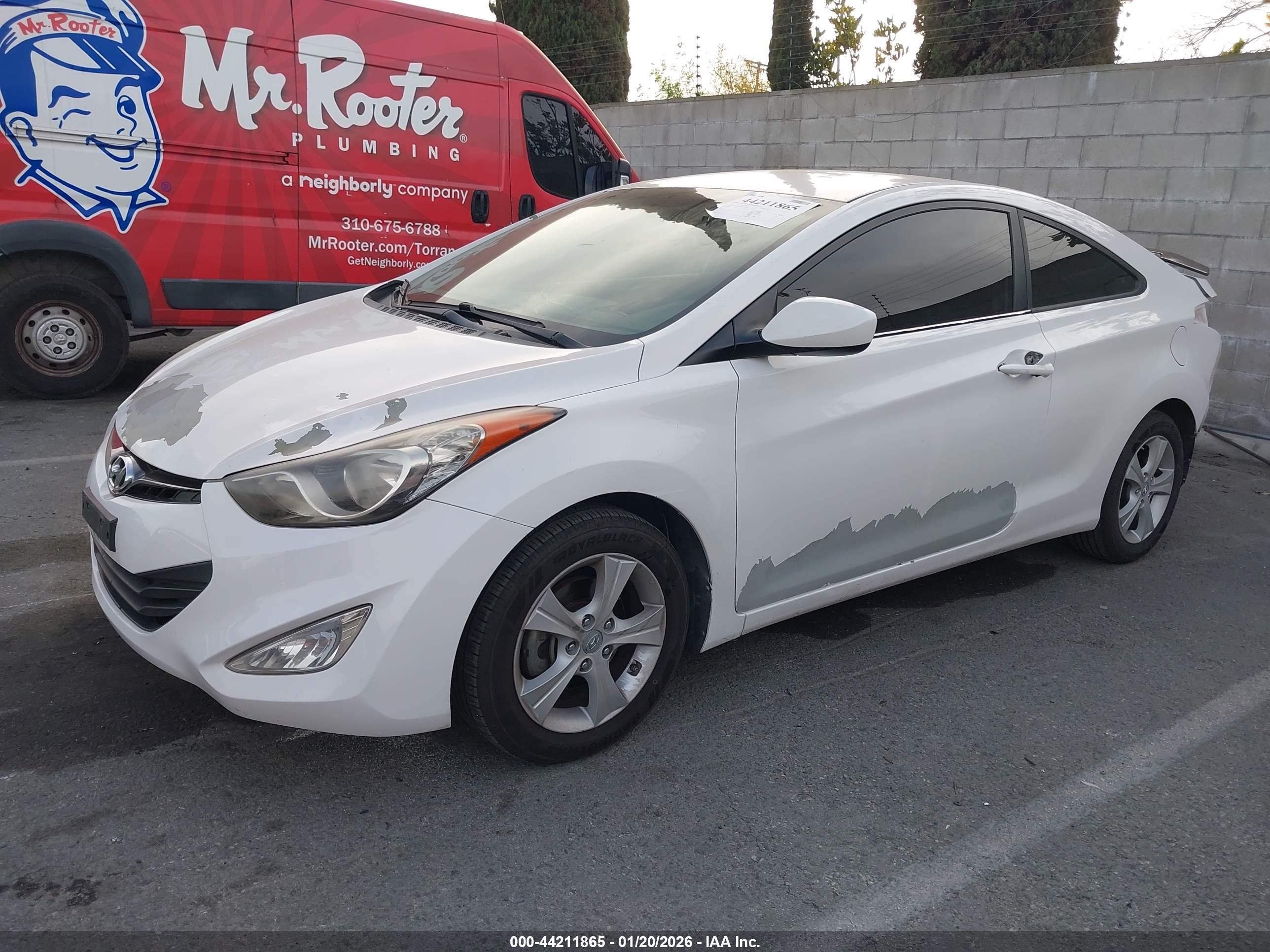 2013 Hyundai Elantra Gs White vin: KMHDH6AE9DU004551