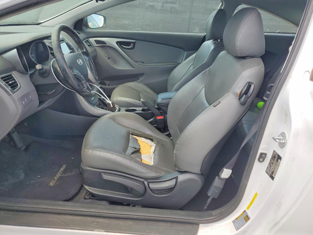 2014 Hyundai Elantra Coupe Base White vin: KMHDH6AH2EU025902
