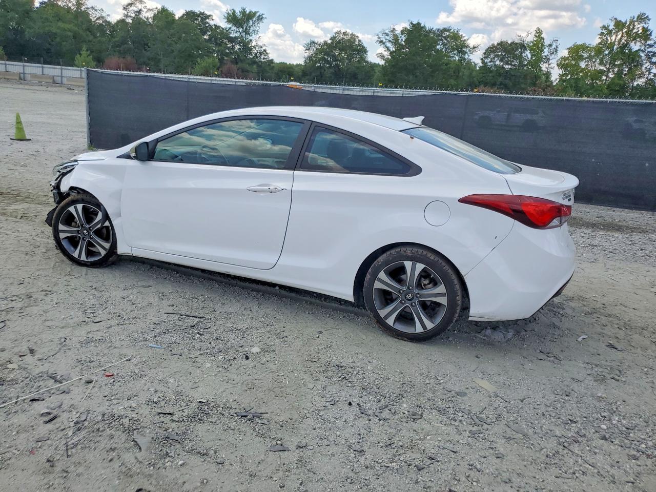 2014 Hyundai Elantra Coupe Base White vin: KMHDH6AH2EU025902