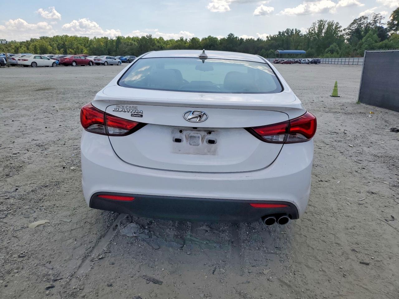 2014 Hyundai Elantra Coupe Base White vin: KMHDH6AH2EU025902