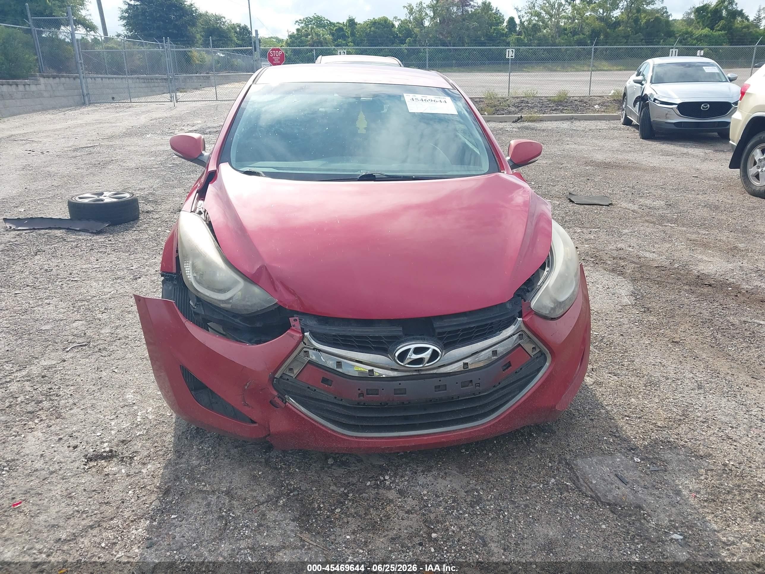2014 Hyundai Elantra   Red vin: KMHDH6AH2EU028895