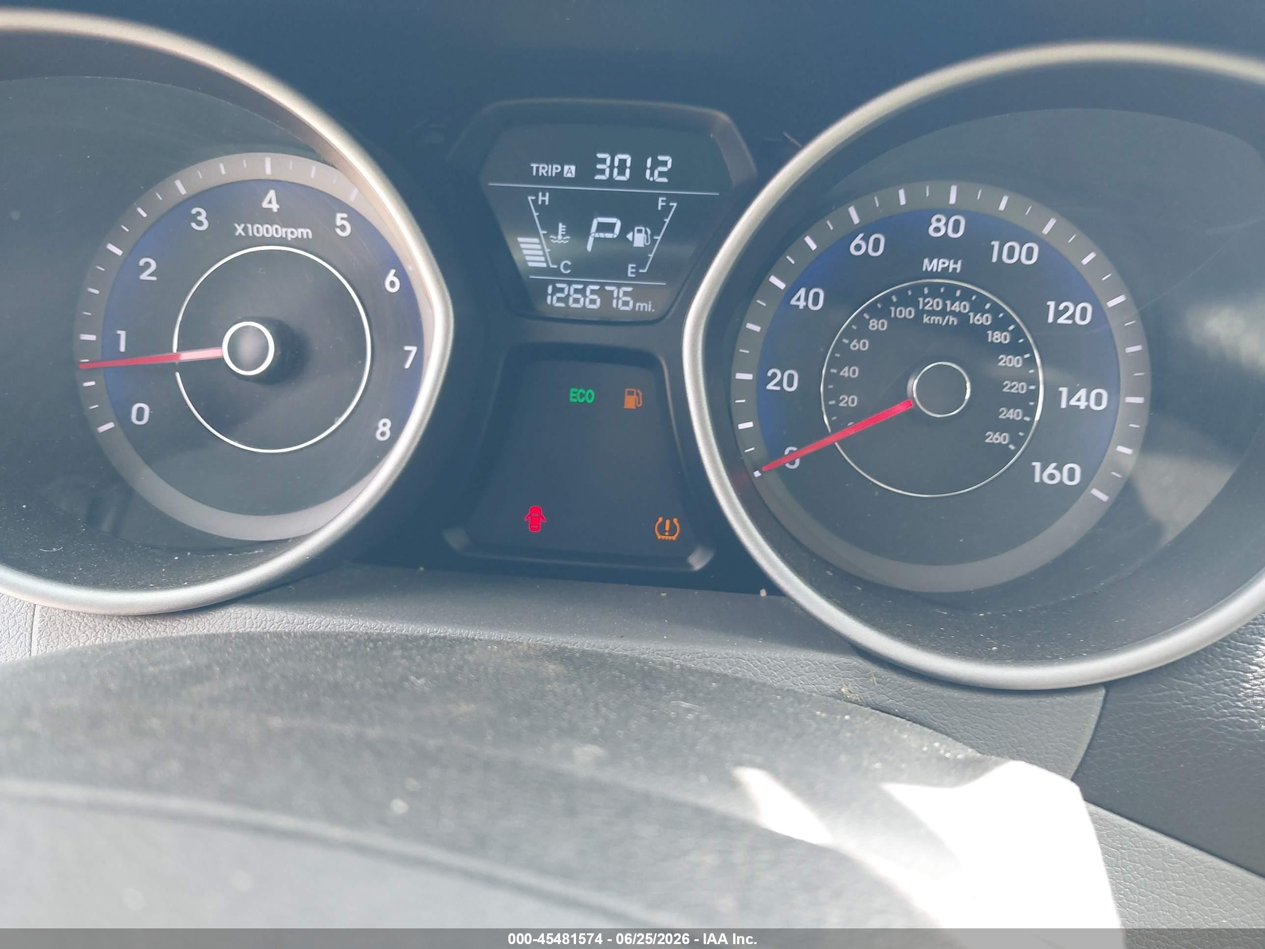 2014 Hyundai Elantra Silver vin: KMHDH6AH3EU028310