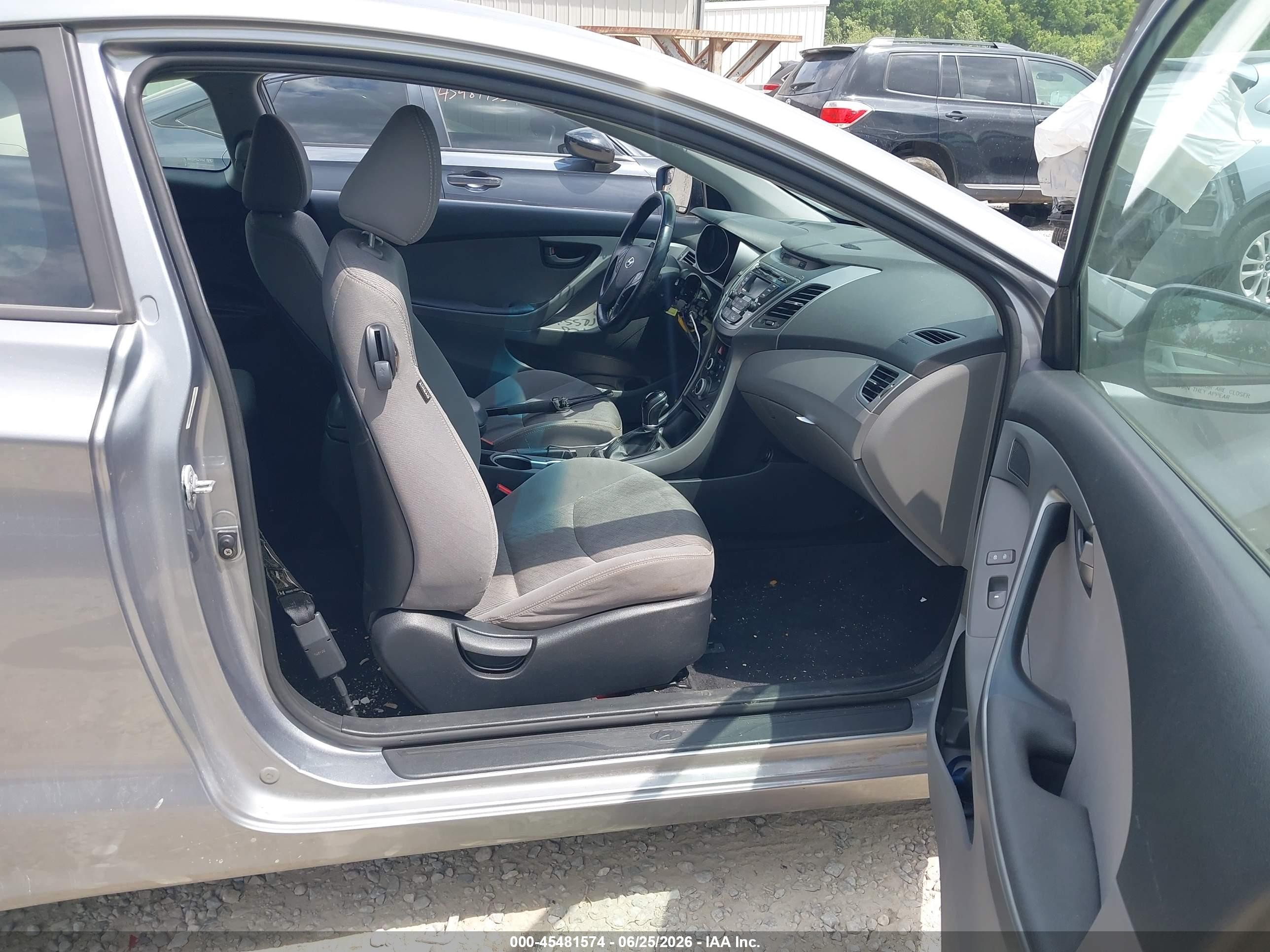 2014 Hyundai Elantra Silver vin: KMHDH6AH3EU028310