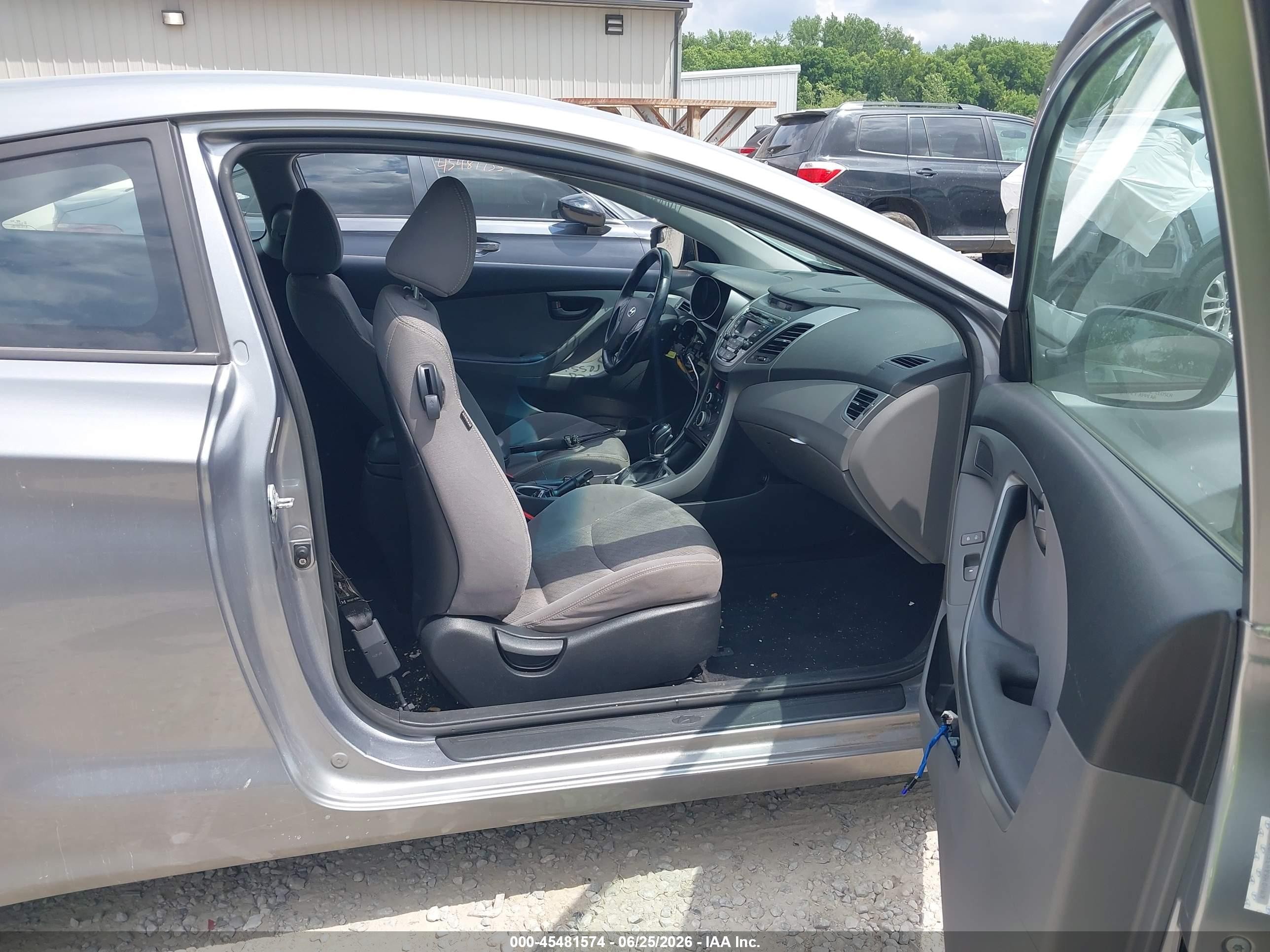 2014 Hyundai Elantra Silver vin: KMHDH6AH3EU028310