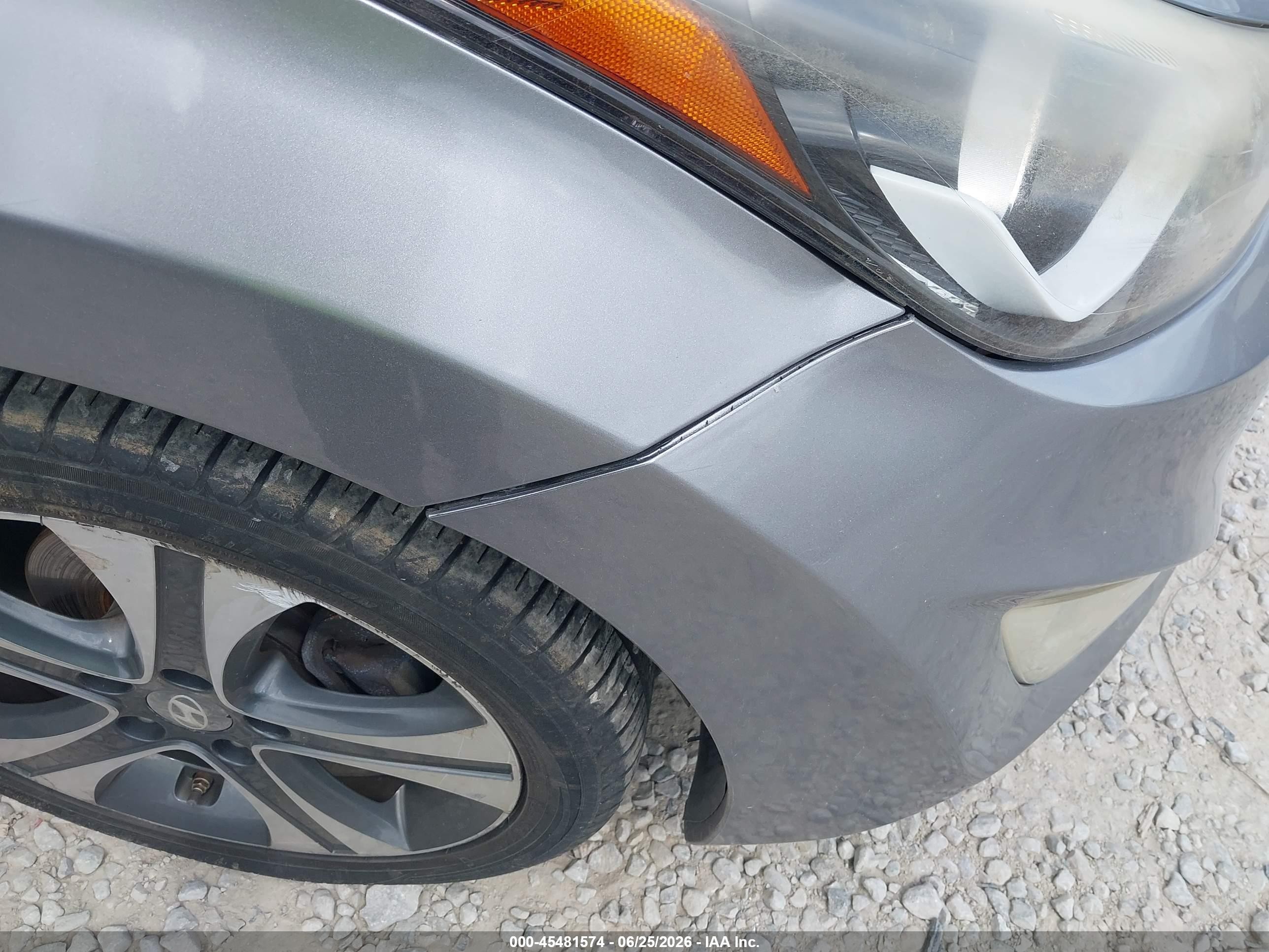 2014 Hyundai Elantra Silver vin: KMHDH6AH3EU028310