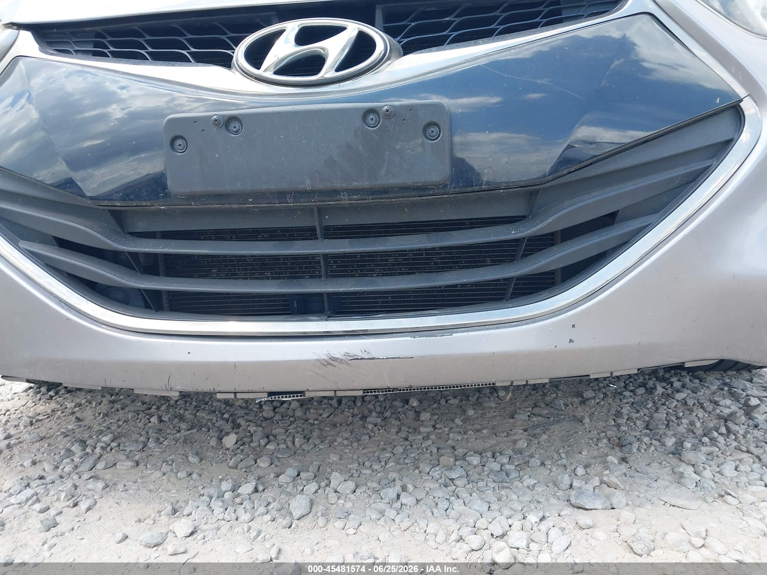 2014 Hyundai Elantra Silver vin: KMHDH6AH3EU028310